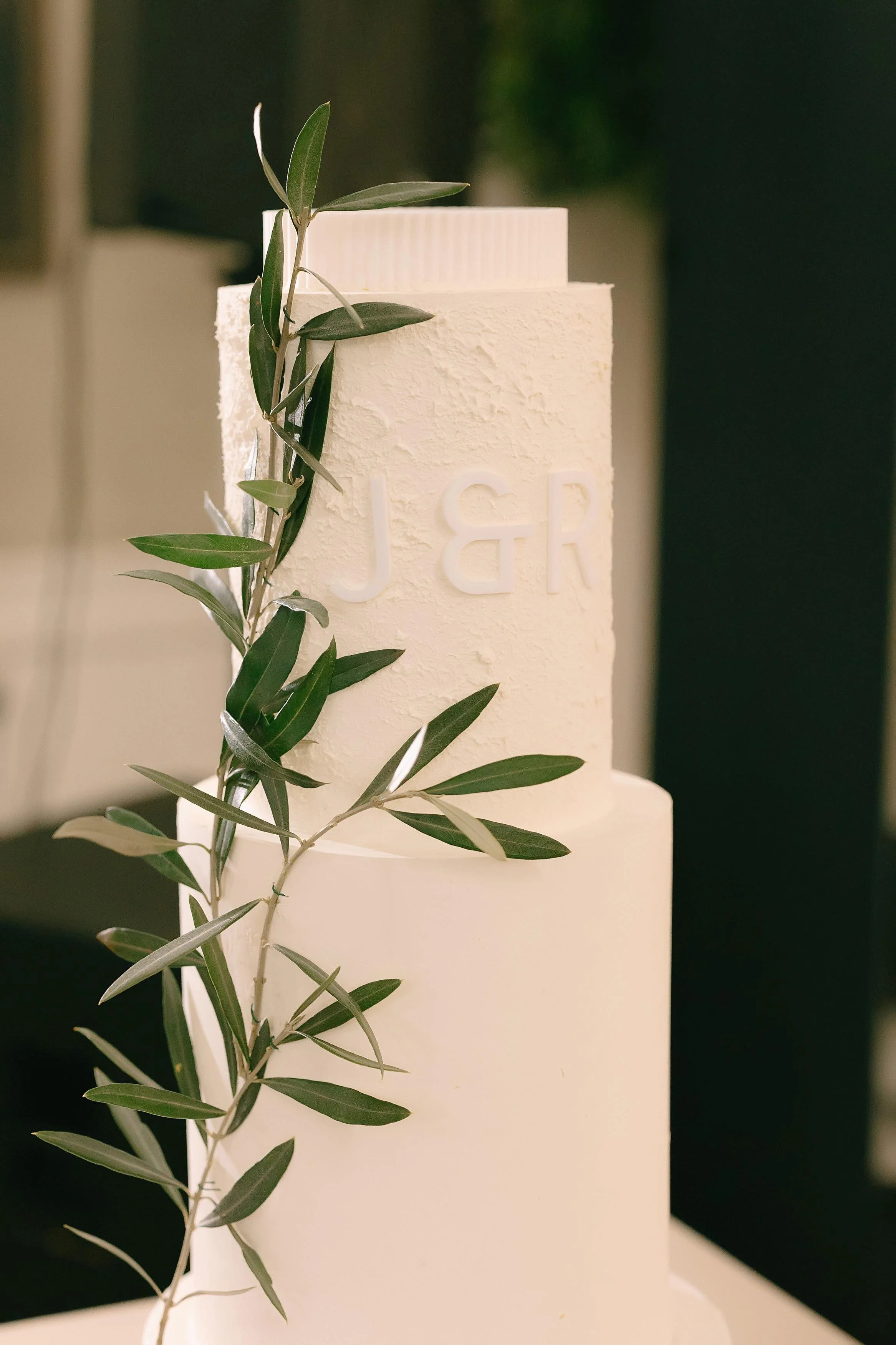 How to Budget for Your Wedding Cake (with Examples)