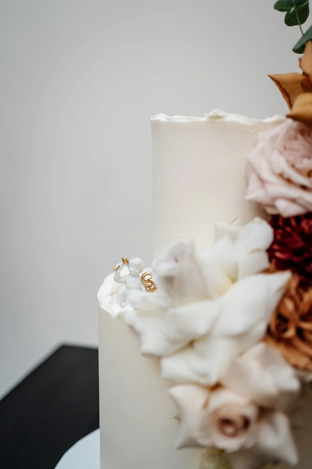 What flowers are safe to put on cakes — Bloom and Crumb London