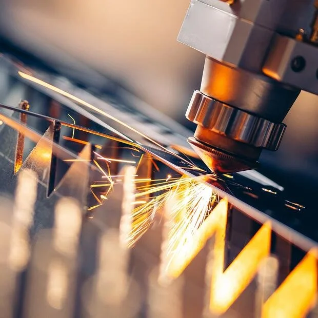 decoupe laser sur plaque de metal