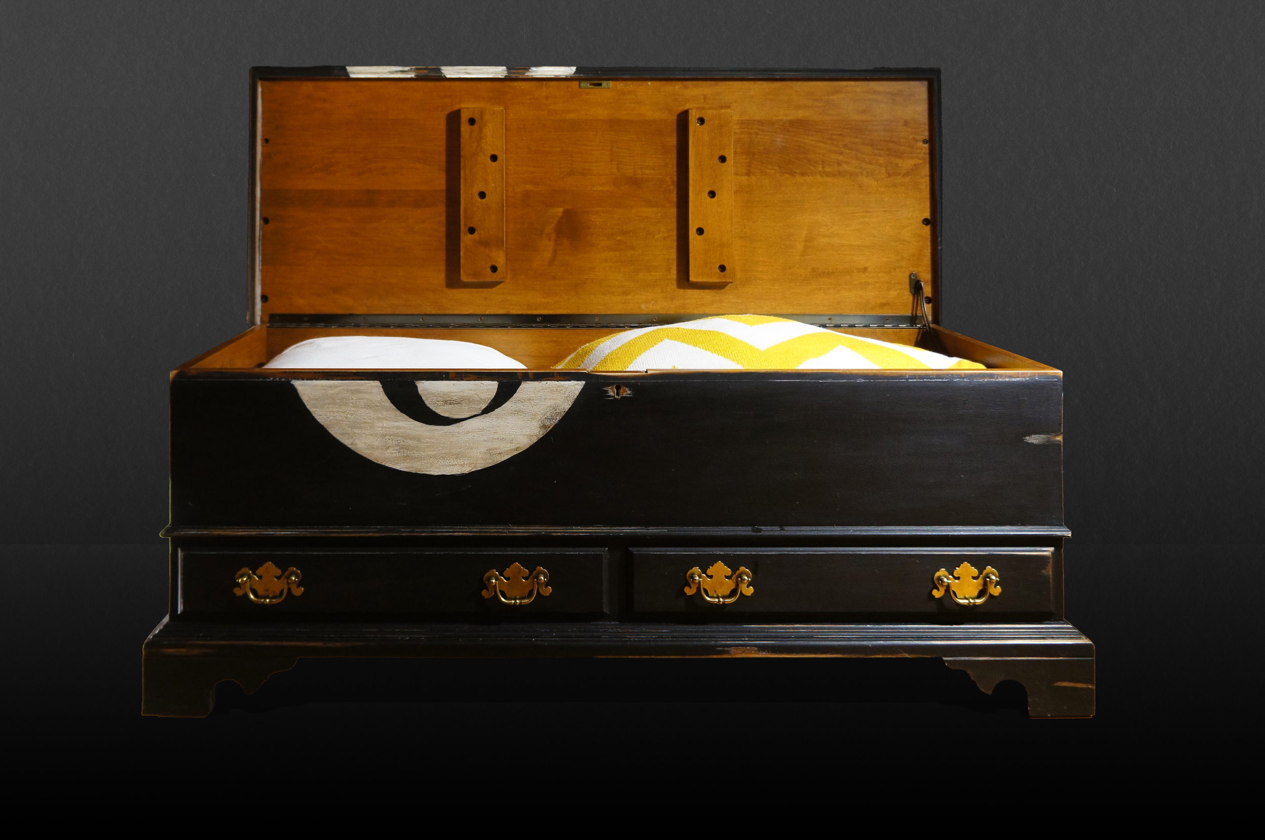 Brass Wolf Workshop_Blanket Chest, Front Open.png