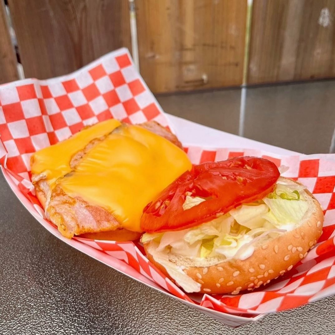 Have you tried our peameal bacon and cheese on a bun? A Canadian classic 🤩

Open Daily 11am-8pm ☀️