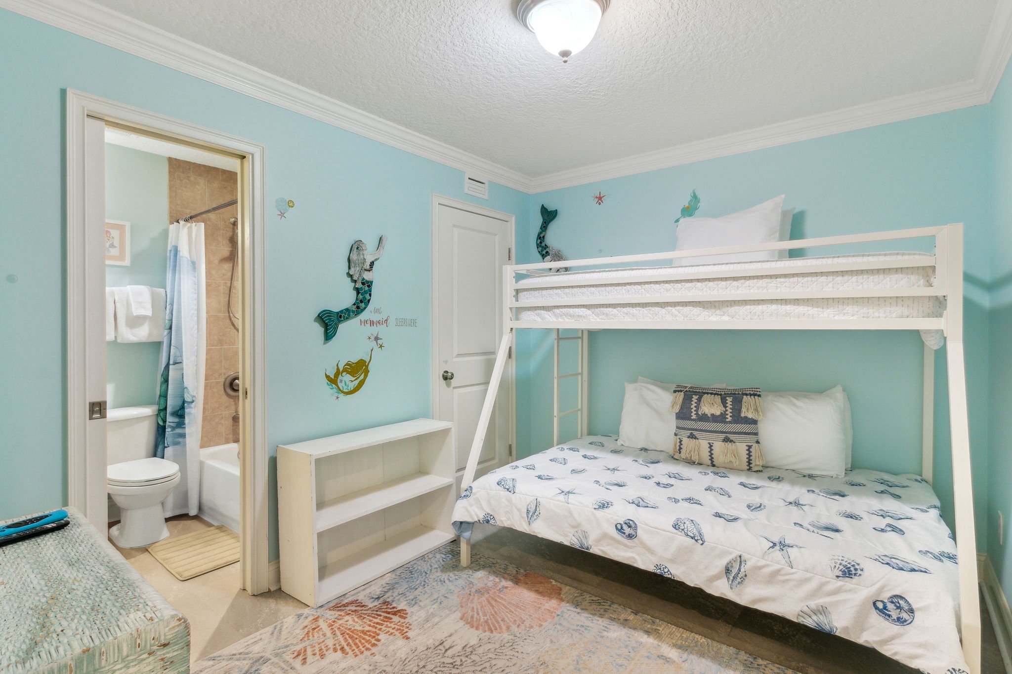 Copy of 15-web-or-mls-1947 S Fletcher Ave-16.jpg