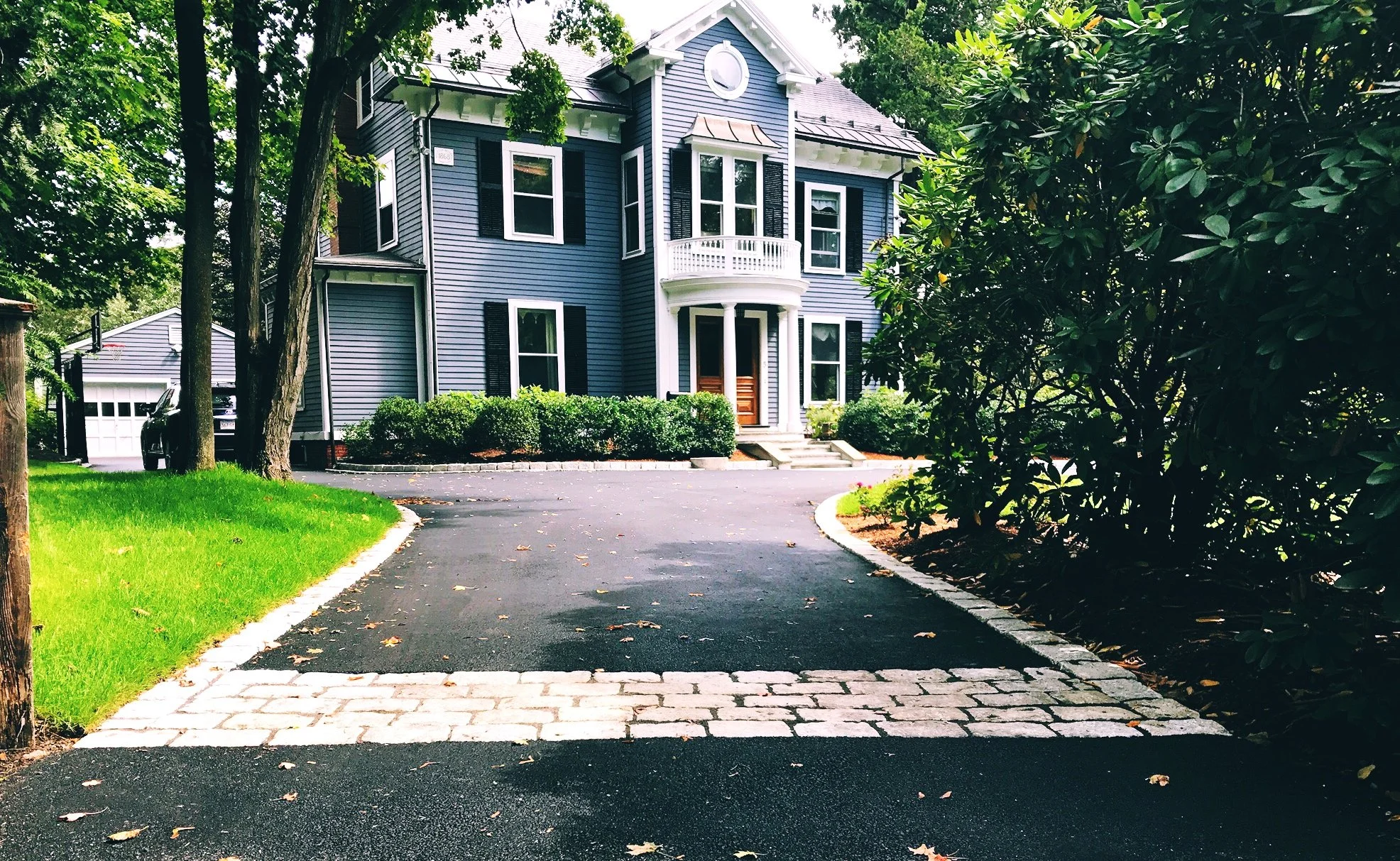 wellesley-driveway-asphalt-pavement-cobblestones (1).jpg