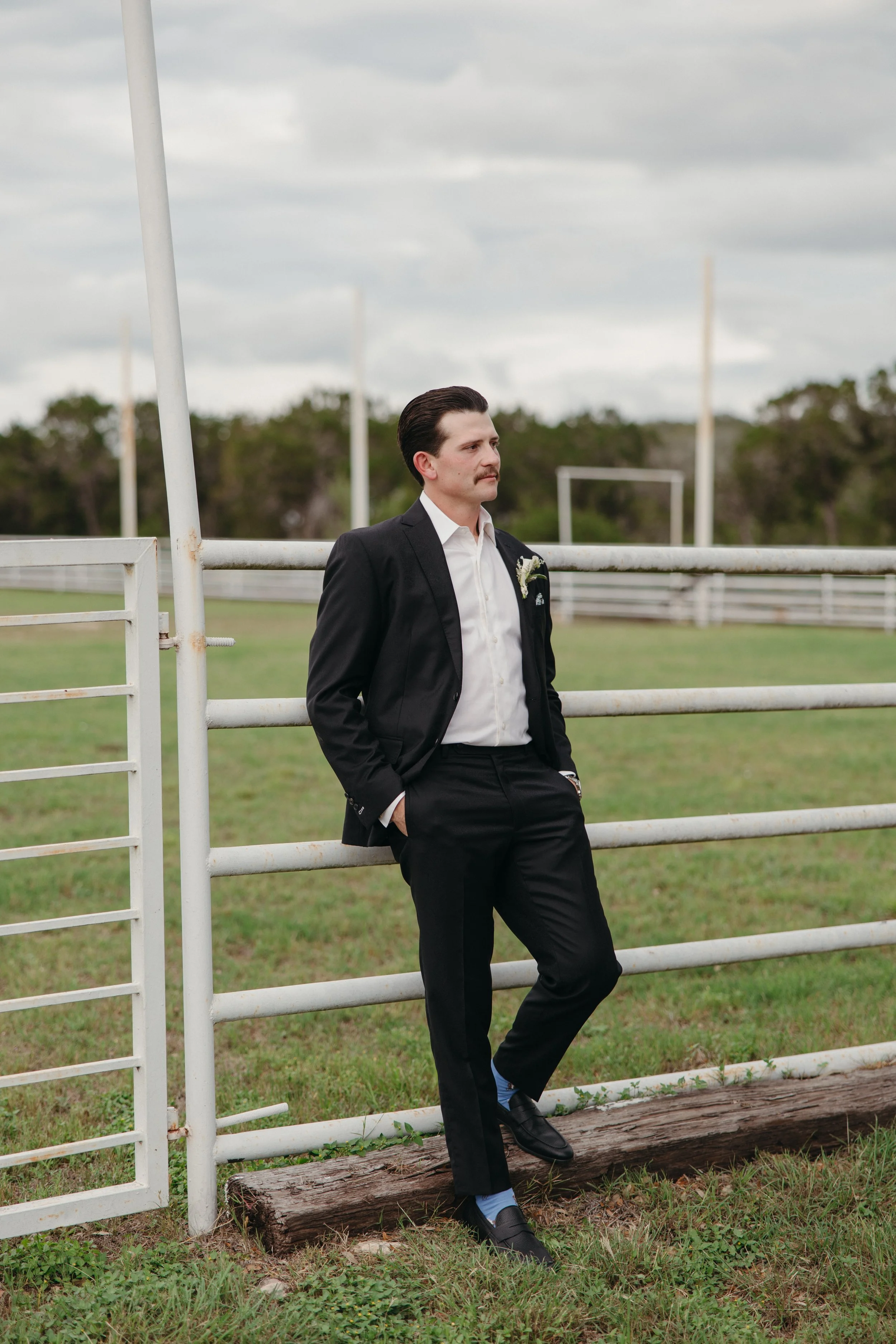 Videre-Estate-Austin-Texas-Wedding-Photographer-Dana-Harel-Design-Kentucky-Derby-Black-White-Attire-Christian-Louboutin-Minimal-Florals-Drapery-Romantic-Classy-Luxury-Editorial-Film-Candid-Documentary-014.jpg