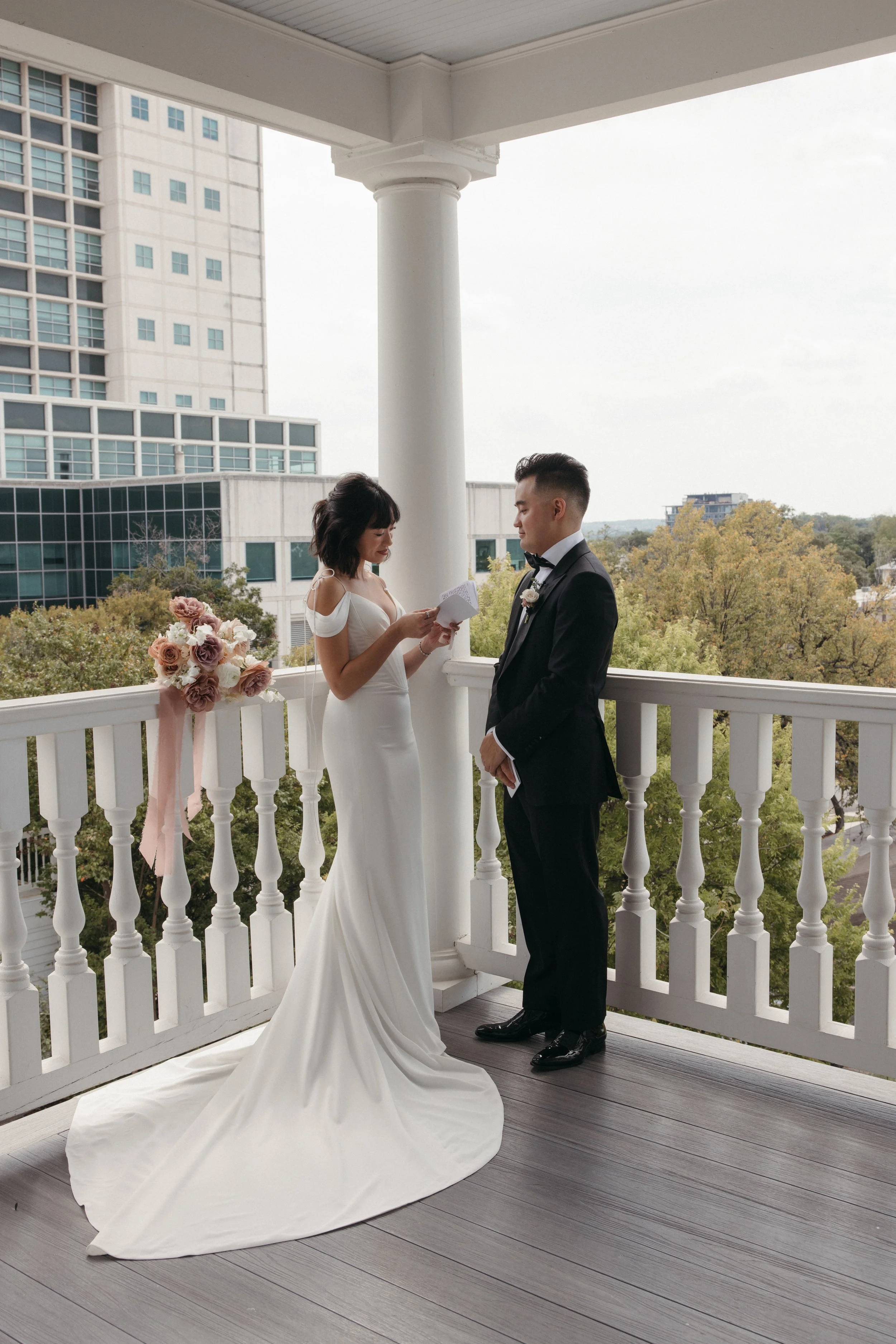 The-Allan-House-Wedding-Photographer-Luxury-High-End-Documentary-Candid-Film-Elegant-Timeless-Editorial-Asian-Vietnamese-Modern-Wedding-Pride-Prejudice-Austin-Texas-20.jpg