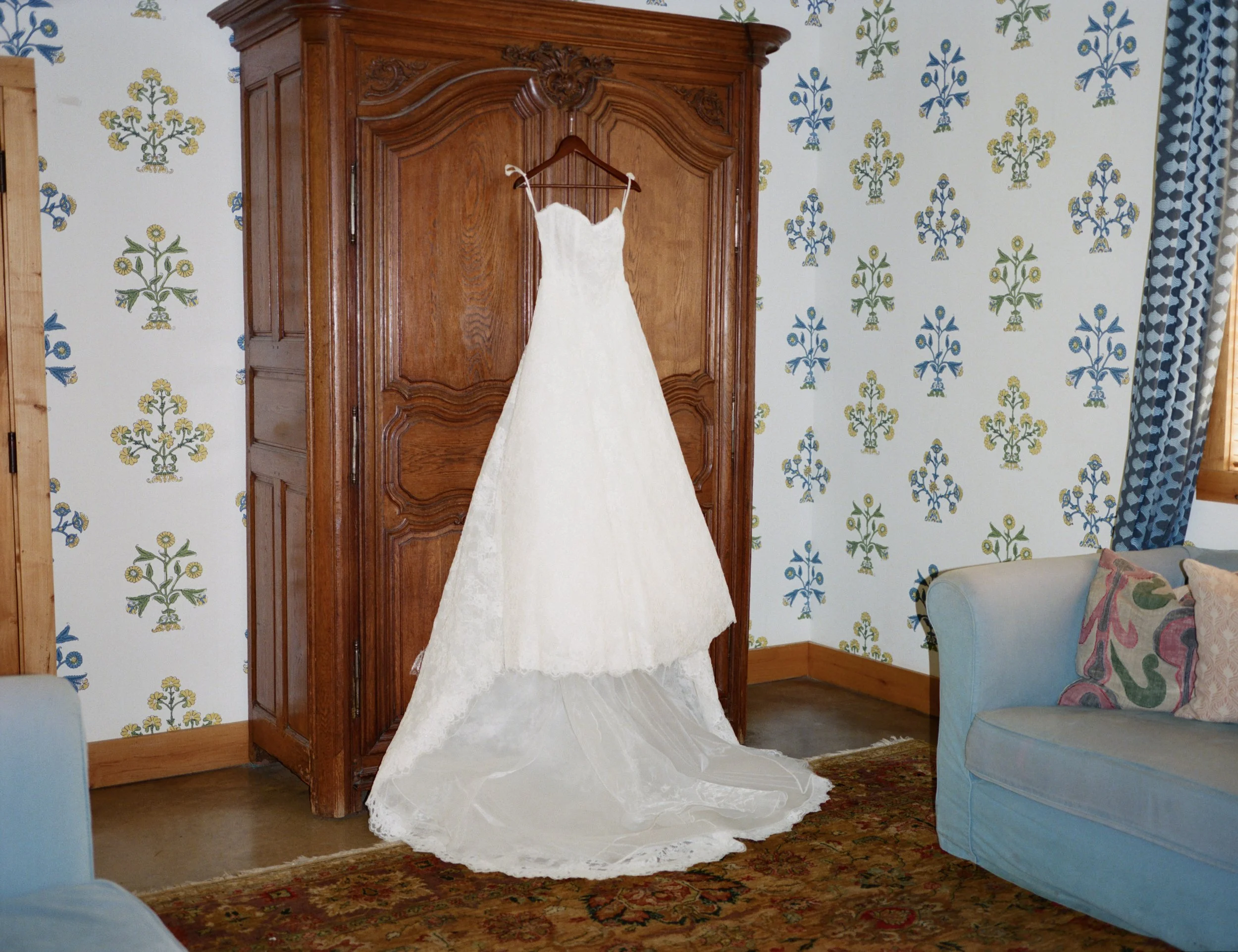 Autumn wedding at Camp Lucy Sacred Oaks, Dripping Springs Texas — floral editorial photography by Lauren Nicole Photo