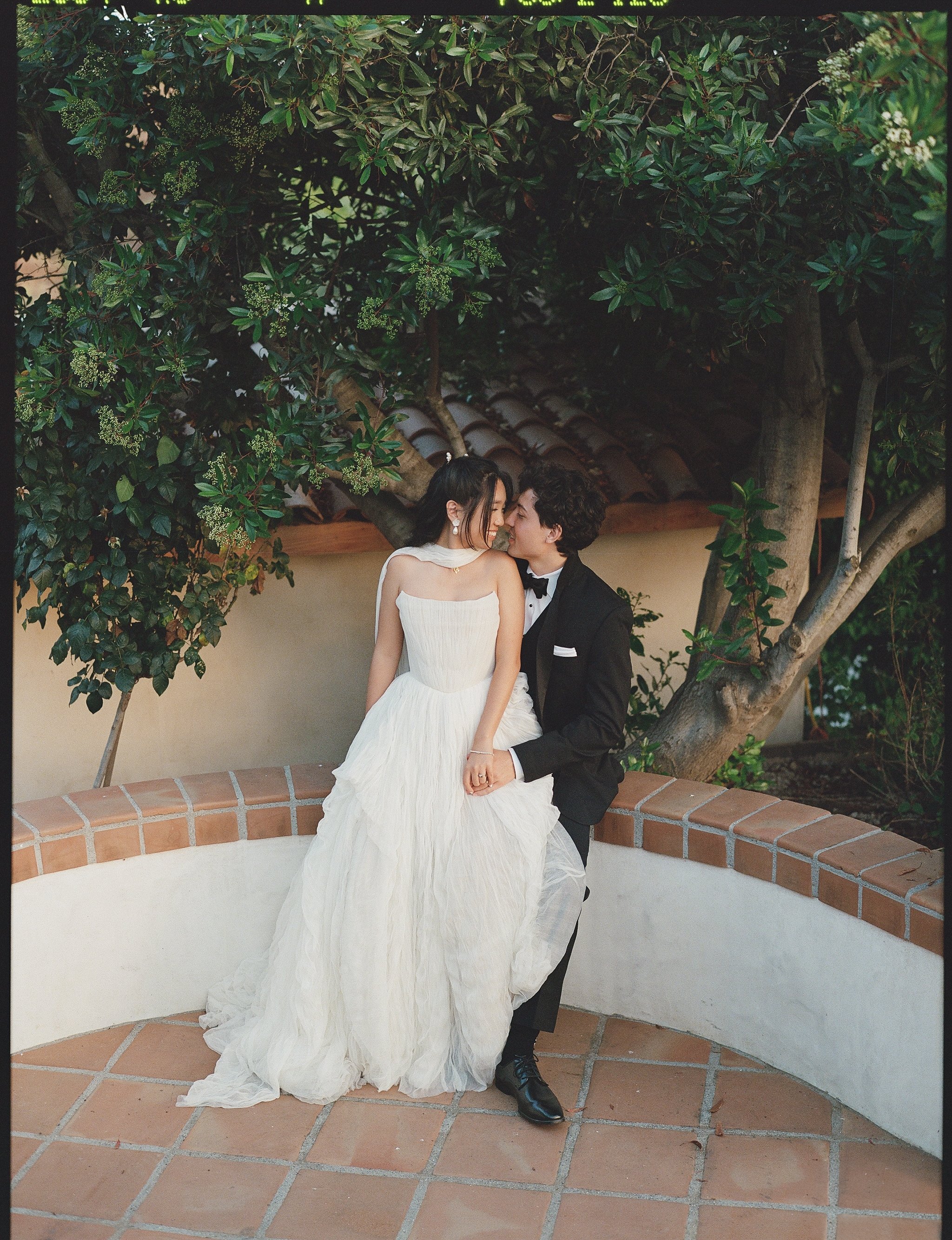 Jeune-perche-wedding-photographer-san-diego-fallbrook-california-documentary-luxury-editorial-elevated-fashion-whimsical-timeless-candid-film-analog-high-end-effortless-wedding-photos-217.jpg