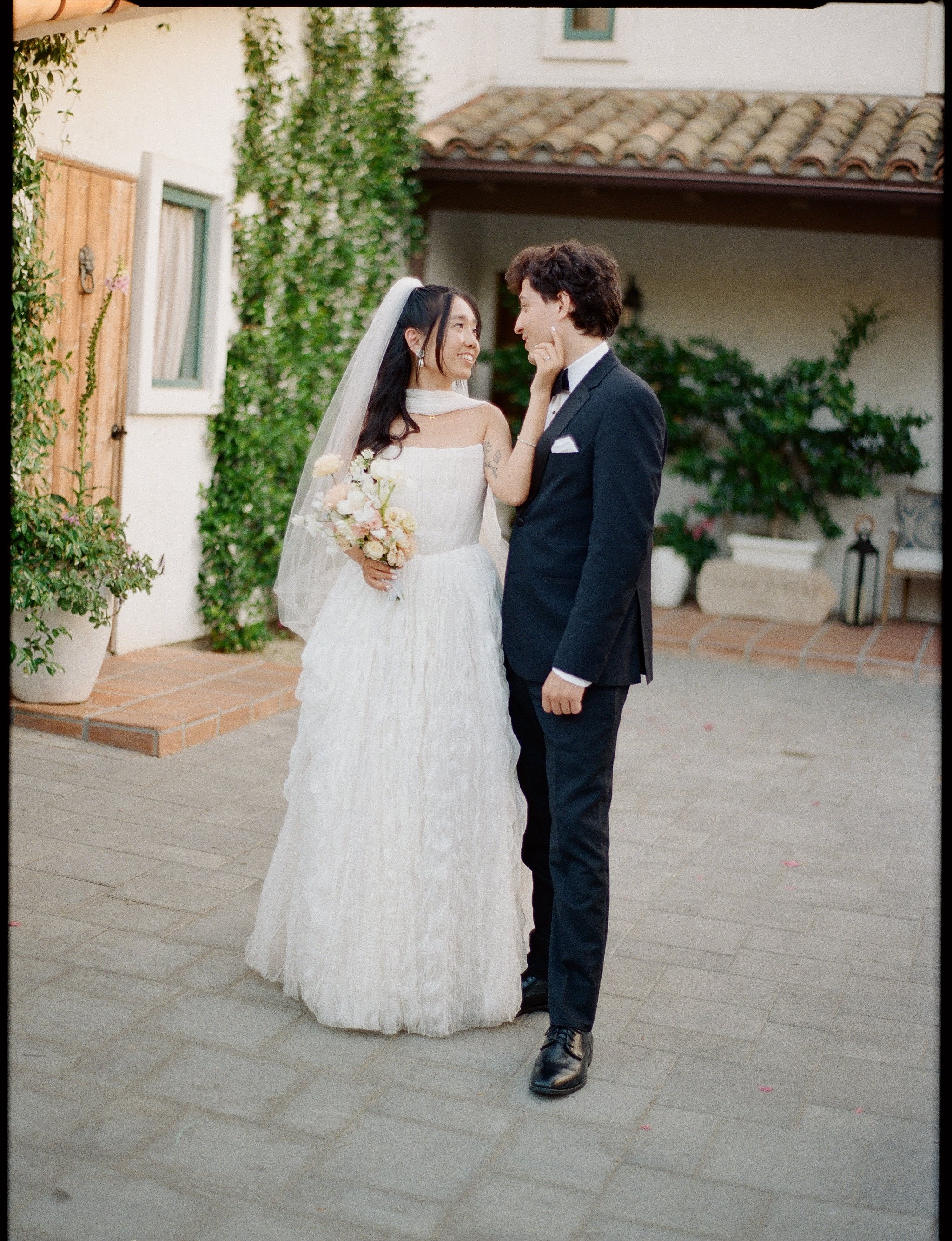 Jeune-perche-wedding-photographer-san-diego-fallbrook-california-documentary-luxury-editorial-elevated-fashion-whimsical-timeless-candid-film-analog-high-end-effortless-wedding-photos-209.jpg