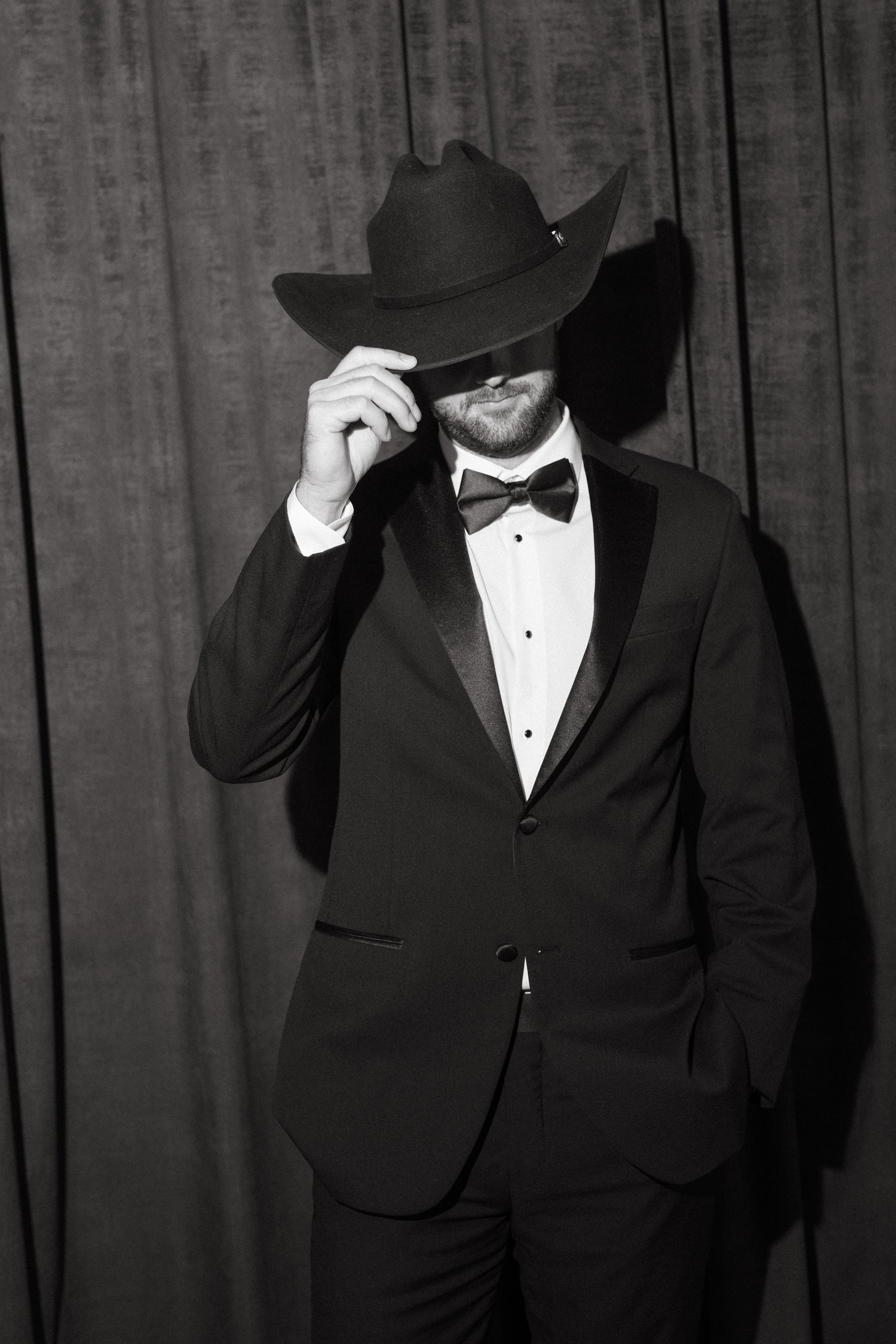 High fashion wedding at The Loren Hotel Austin Texas — K Laine Co, Remi and Gold florals, editorial photography by Lauren Nicole Photo