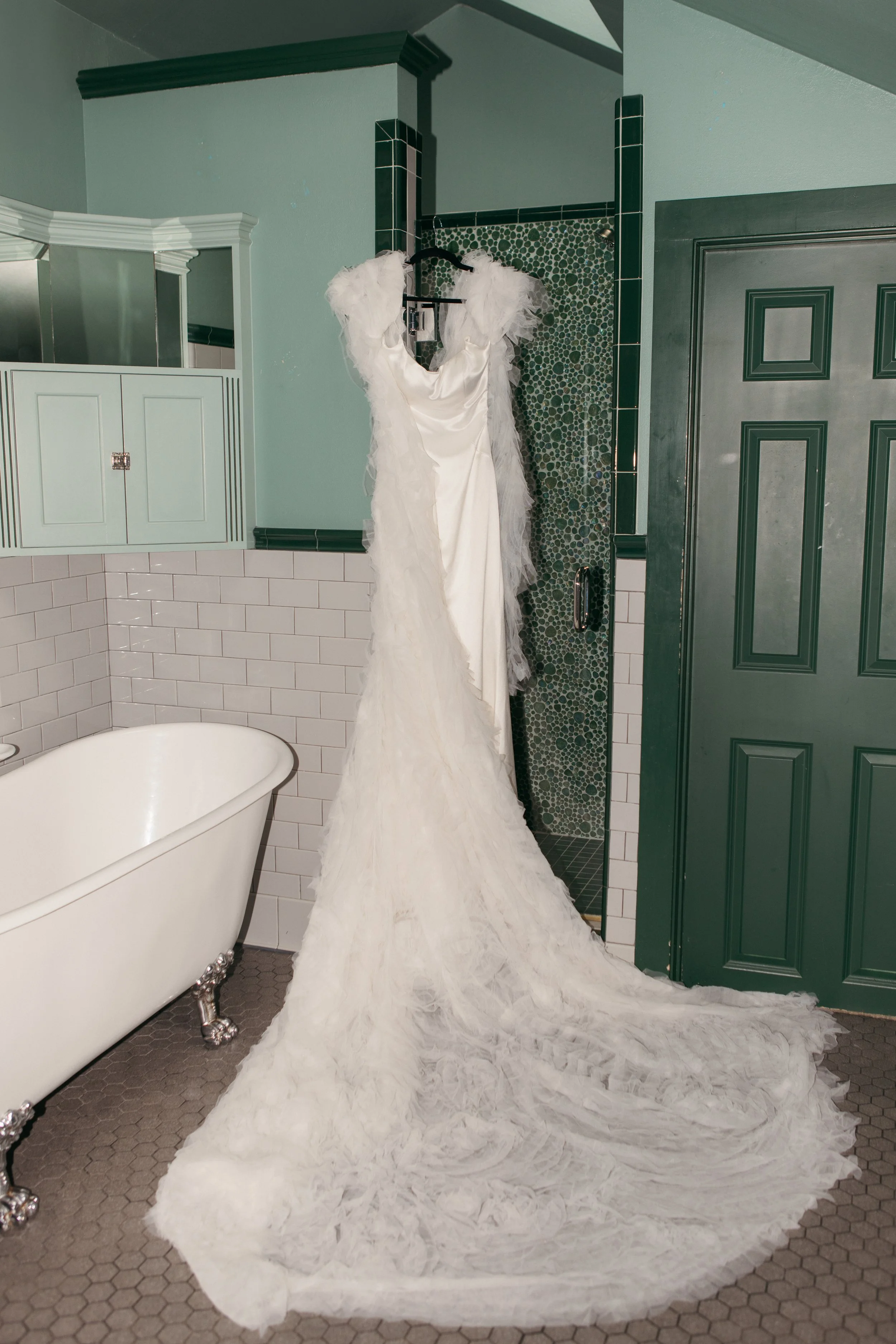Grand-Lady-Austin-Wedding-Disco-Cowboy-Garden-Austin-Texas-Documentary-Candid-Film-Nontraditional-Modern-Laidback-High-End-Intimate-Luxury-Country-Editorial-07.jpg