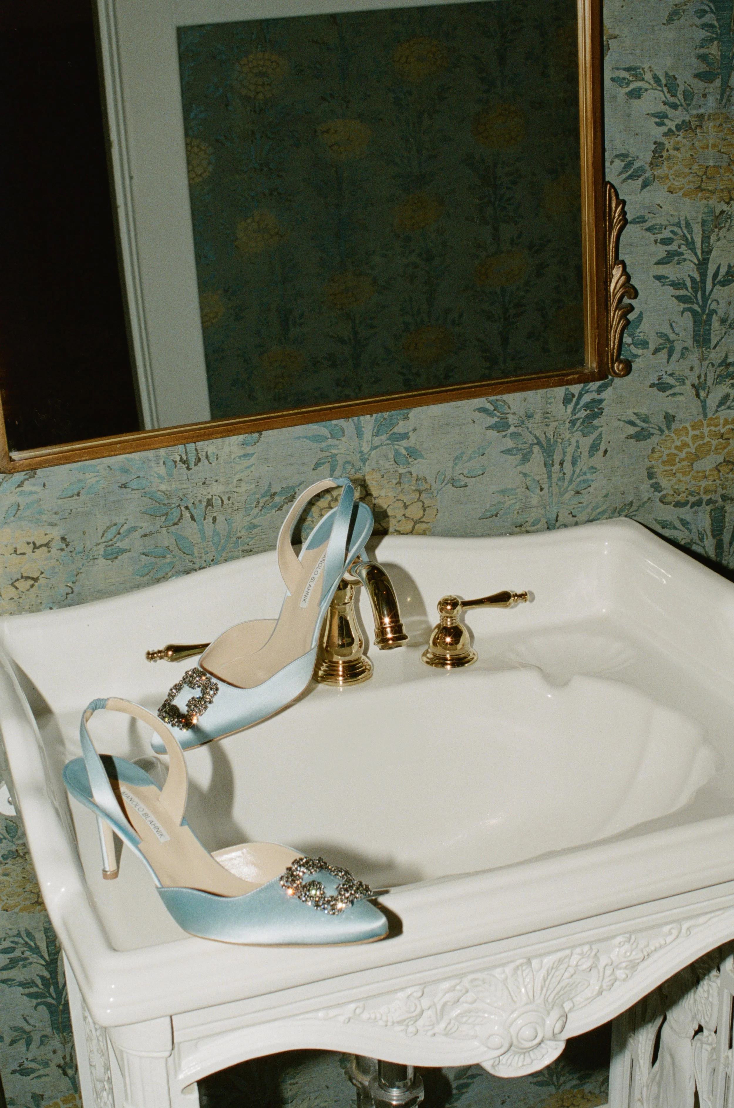 CJ's Off The Square wedding photographer Franklin Tennessee — pastel romantic editorial, documentary photography by Lauren Nicole