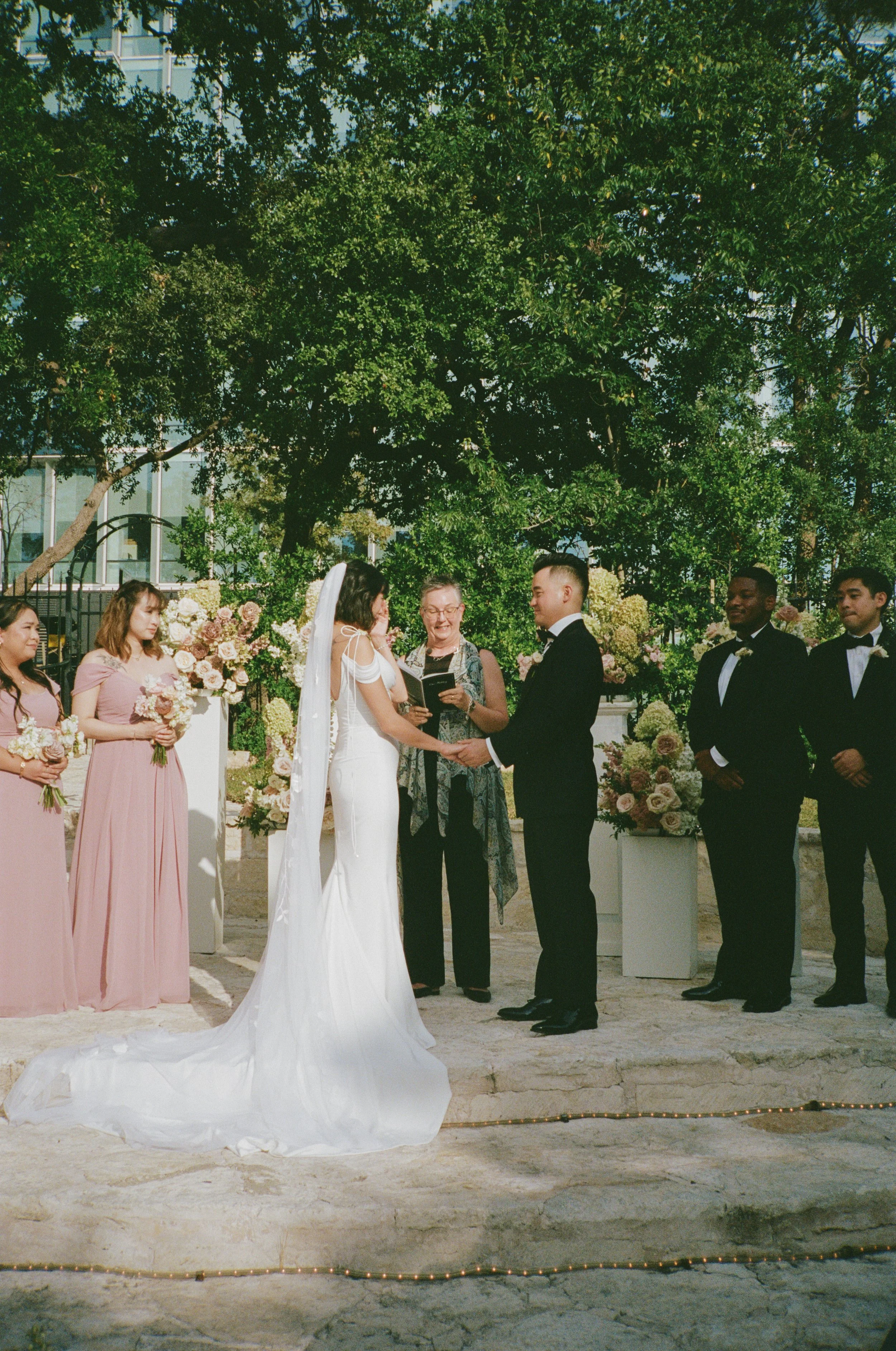 The-Allan-House-Wedding-Photographer-Luxury-High-End-Documentary-Candid-Film-Elegant-Timeless-Editorial-Asian-Vietnamese-Modern-Wedding-Pride-Prejudice-Austin-Texas-44.jpg
