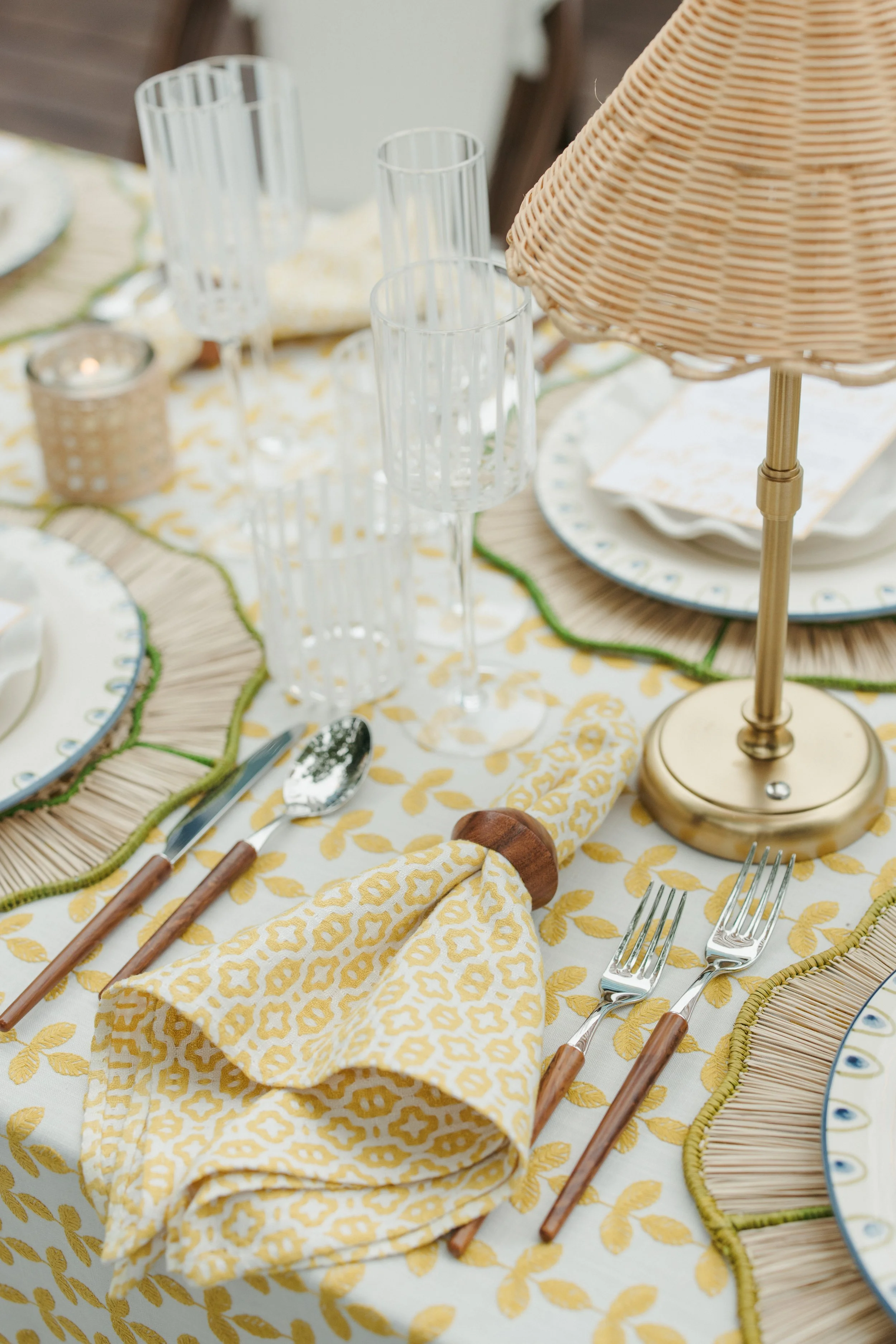 Loren Hotel wedding reception florals by Remi and Gold, Austin Texas — documentary photography by Lauren Nicole Photo