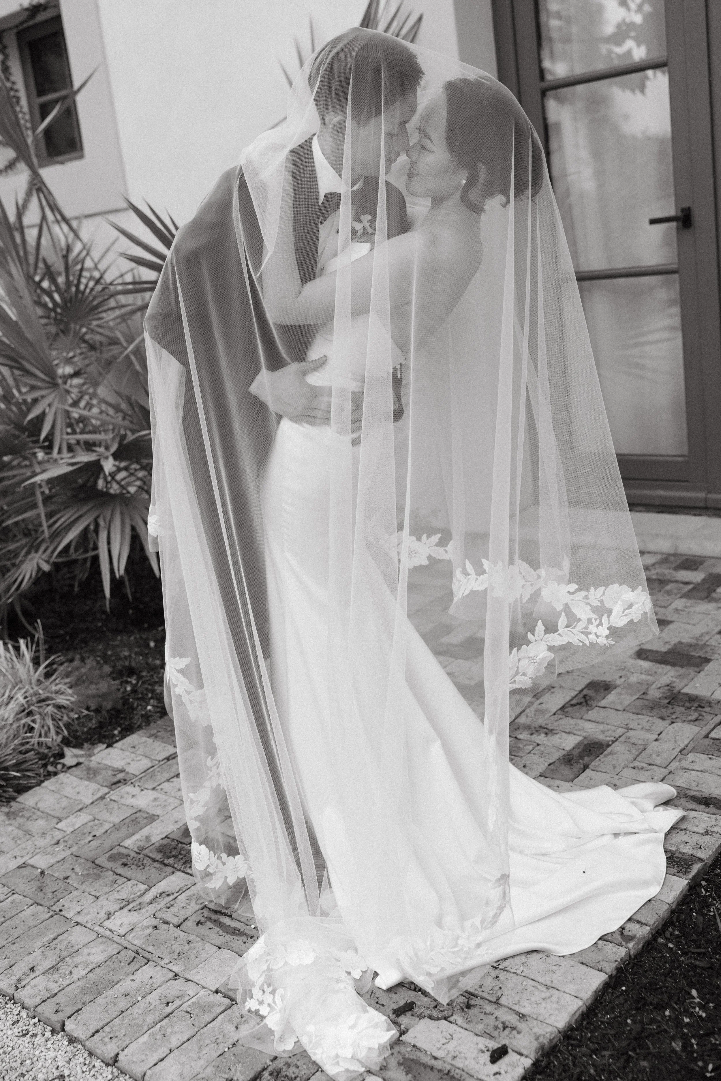 Couple portraits at Commodore Perry Estate Hyde Park Austin — luxury editorial elopement, Auberge resort photography by Lauren Nicole