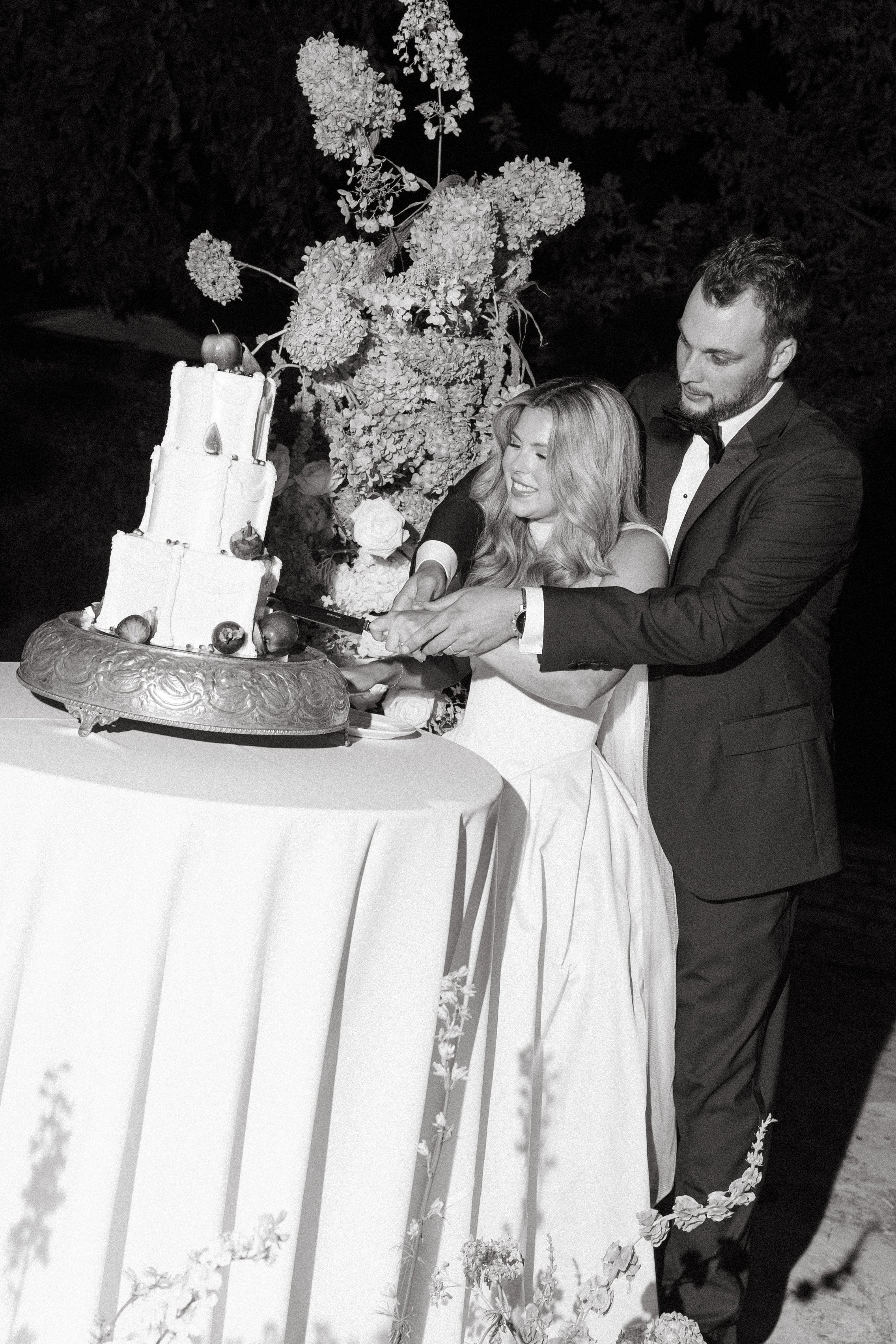 Good Seed Florals wedding reception details at Hotel Lulu, Round Top TX — editorial documentary photography by Lauren Nicole