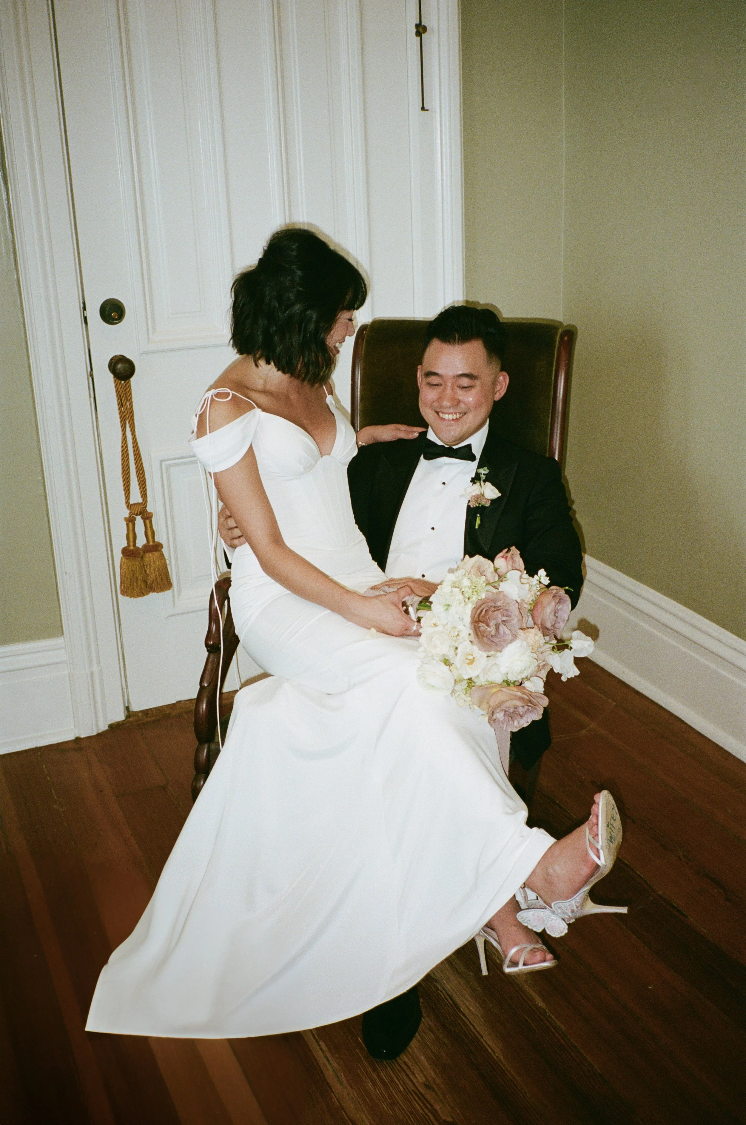 The-Allan-House-Wedding-Photographer-Luxury-High-End-Documentary-Candid-Film-Elegant-Timeless-Editorial-Asian-Vietnamese-Modern-Wedding-Pride-Prejudice-Austin-Texas-23.jpg