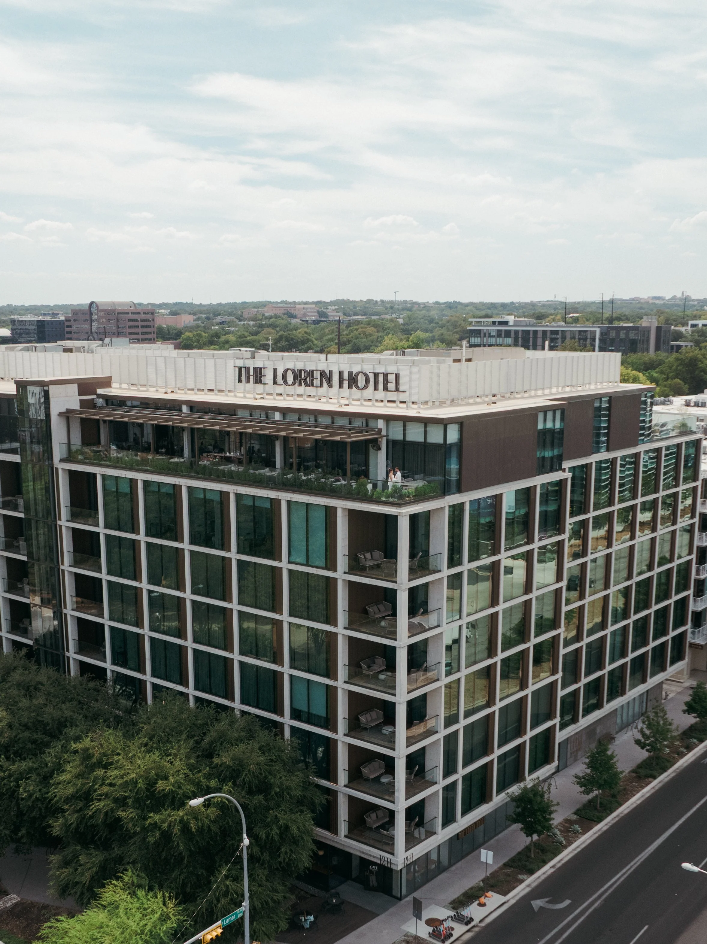 High fashion wedding at The Loren Hotel Austin Texas — K Laine Co, Remi and Gold florals, editorial photography by Lauren Nicole Photo