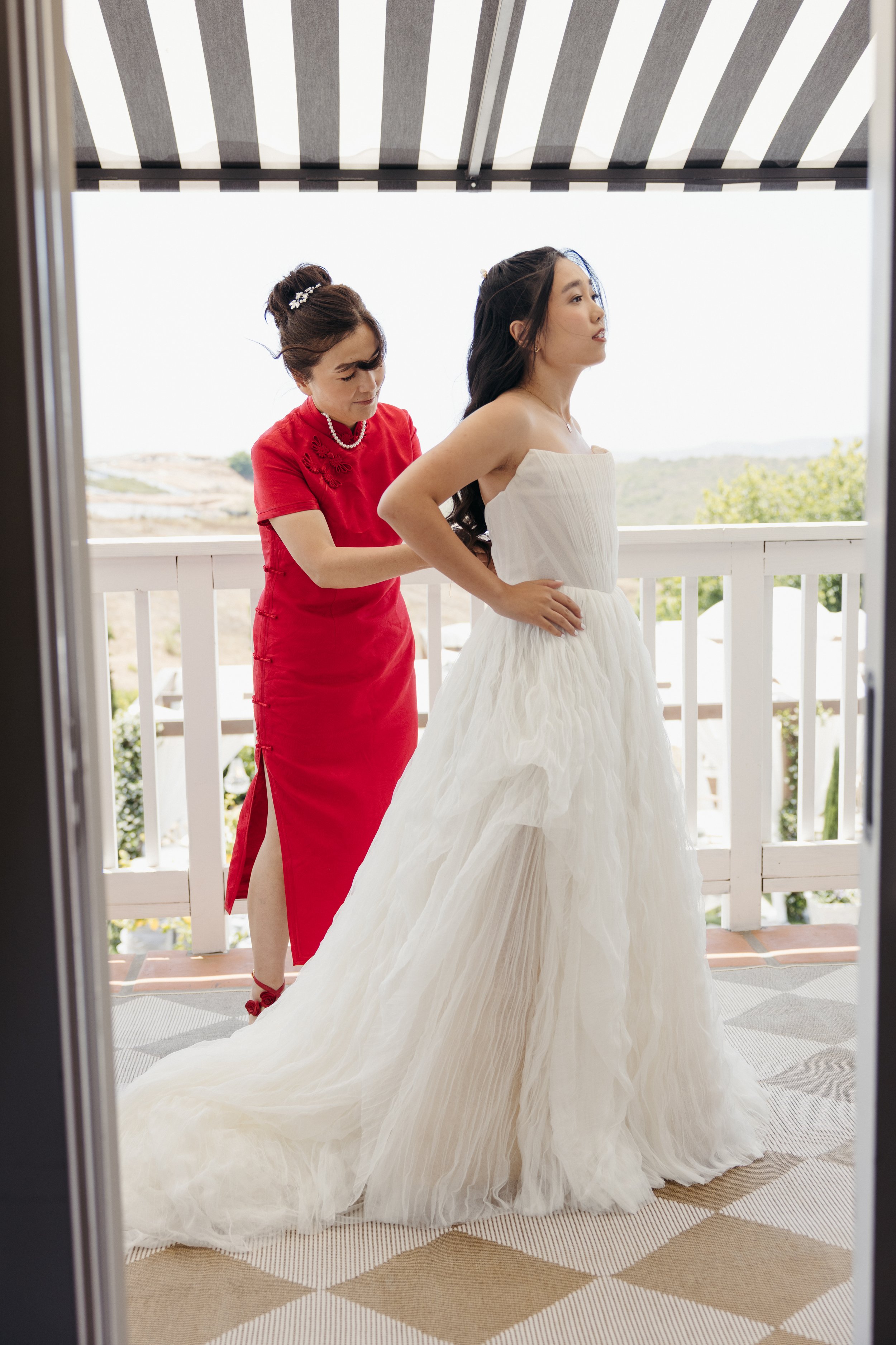 Jeune-perche-wedding-photographer-san-diego-fallbrook-california-documentary-luxury-editorial-elevated-fashion-whimsical-timeless-candid-film-analog-high-end-effortless-wedding-photos-031.jpg