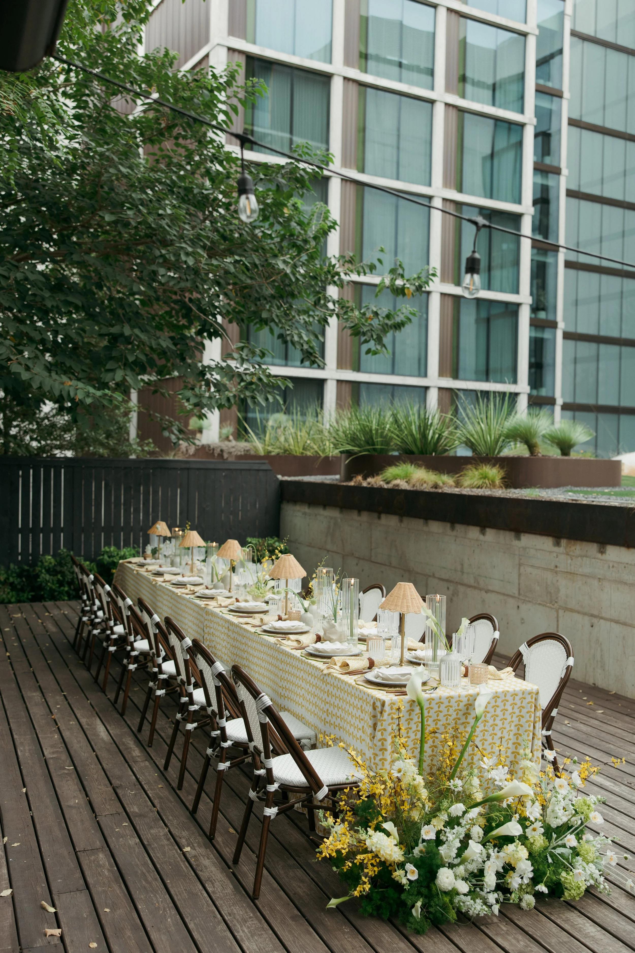Loren Hotel wedding reception florals by Remi and Gold, Austin Texas — documentary photography by Lauren Nicole Photo
