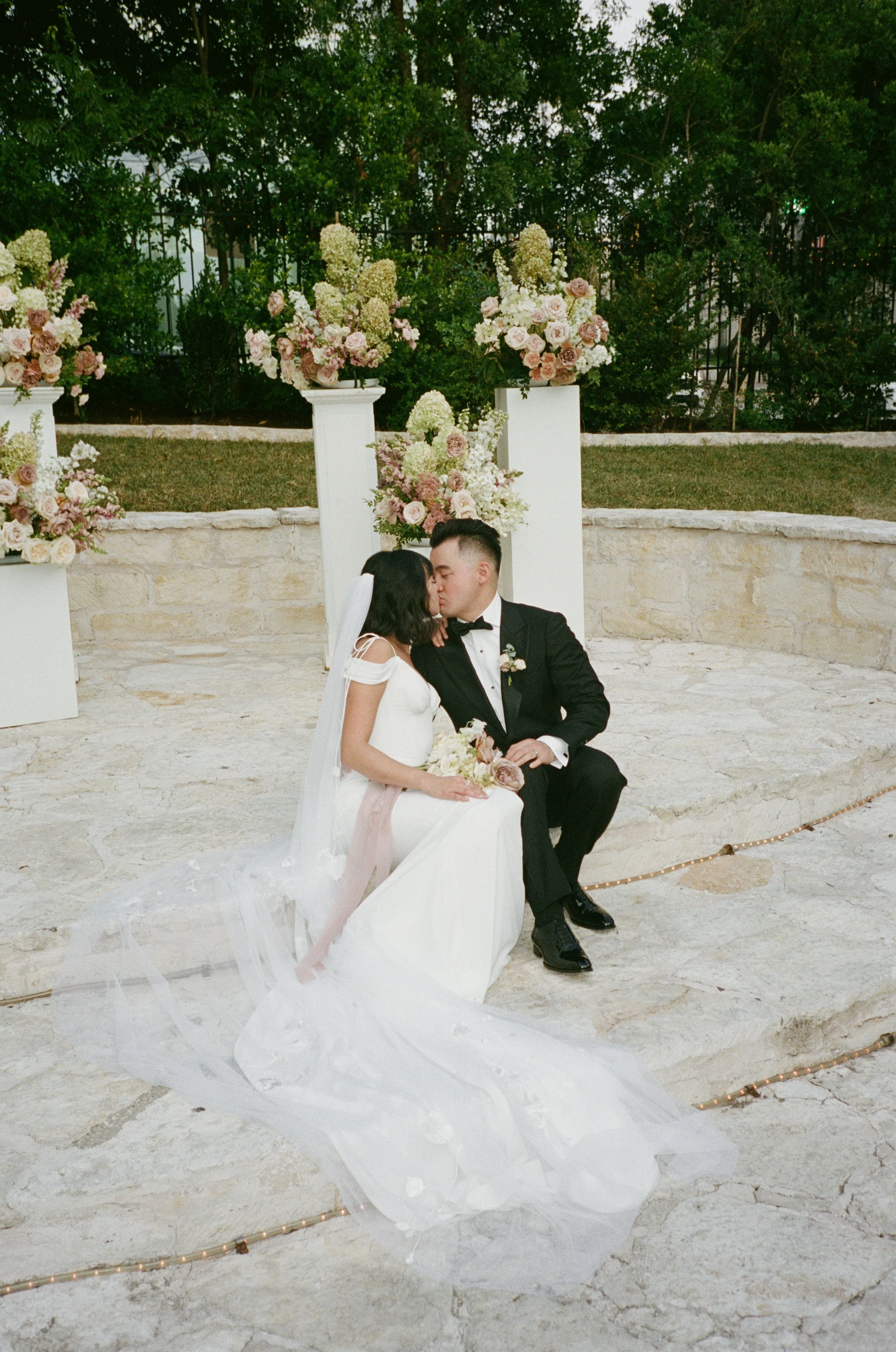 The-Allan-House-Wedding-Photographer-Luxury-High-End-Documentary-Candid-Film-Elegant-Timeless-Editorial-Asian-Vietnamese-Modern-Wedding-Pride-Prejudice-Austin-Texas-60.jpg