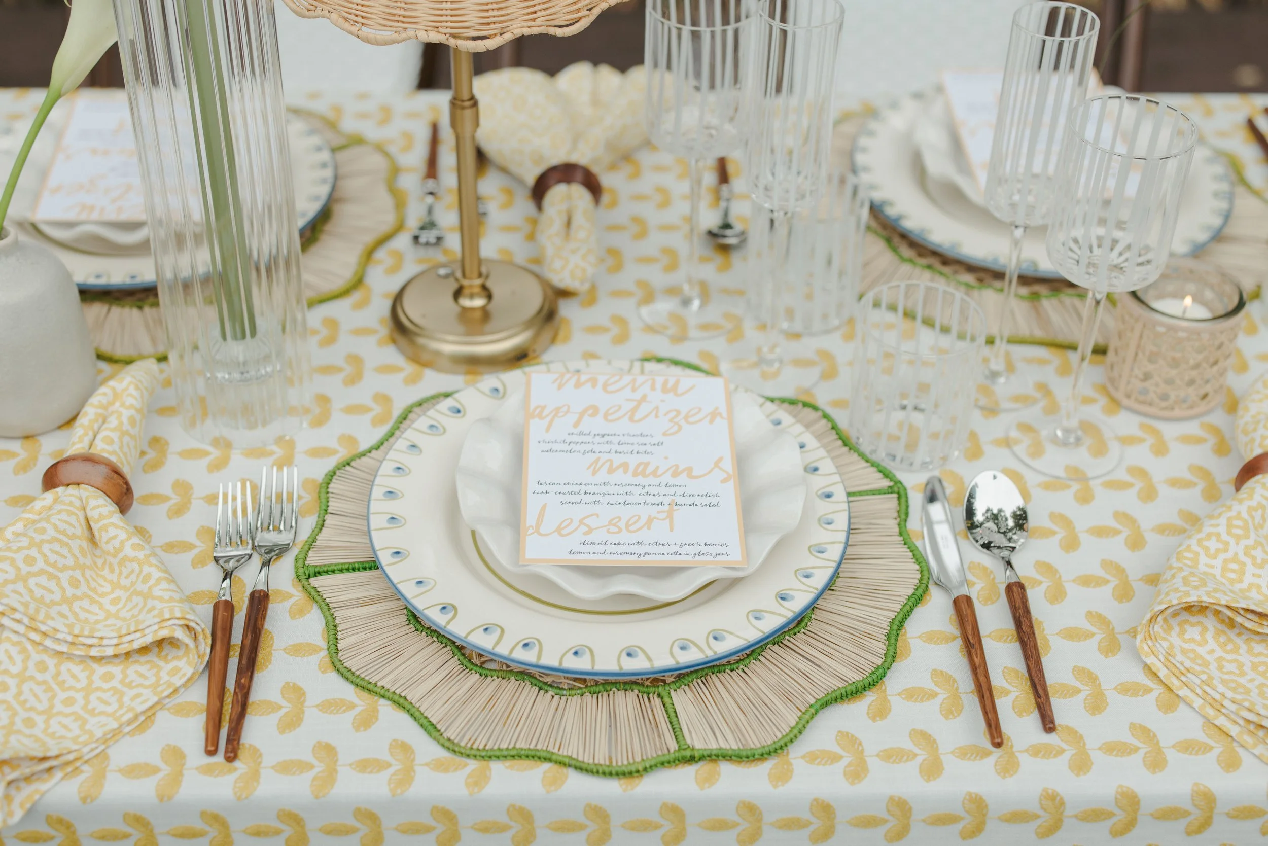 Loren Hotel wedding reception florals by Remi and Gold, Austin Texas — documentary photography by Lauren Nicole Photo