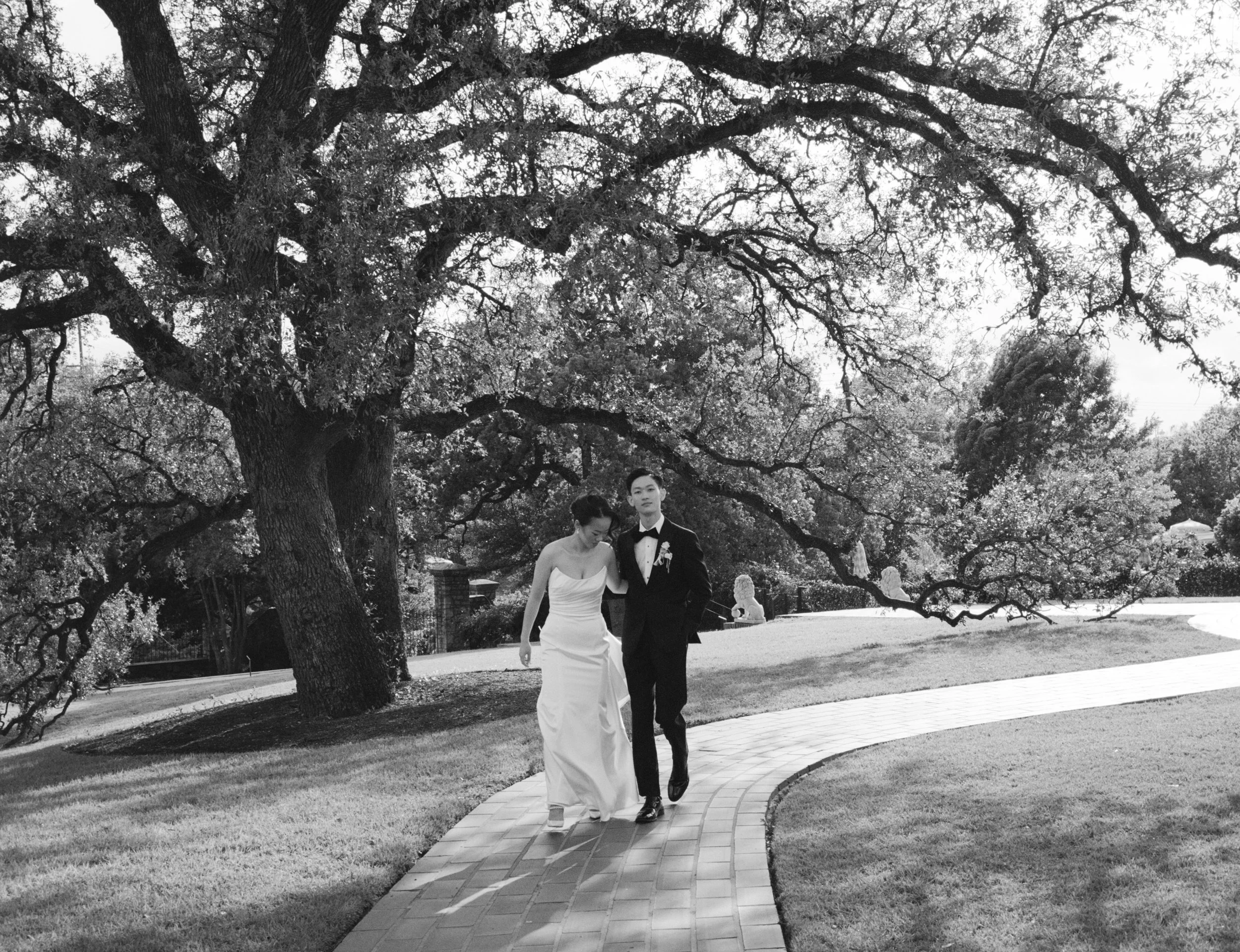 Couple portraits at Commodore Perry Estate Hyde Park Austin — luxury editorial elopement, Auberge resort photography by Lauren Nicole