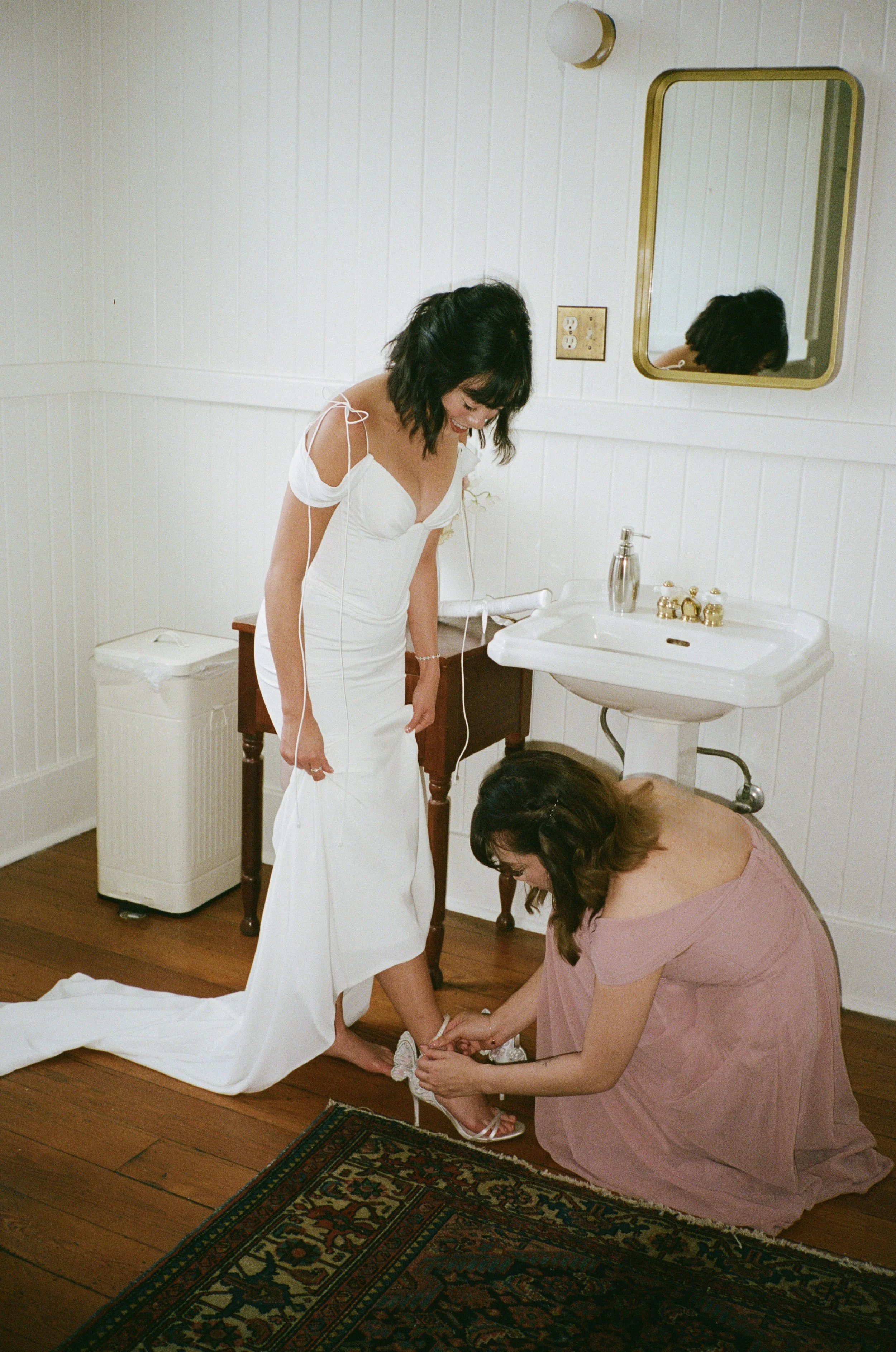 The-Allan-House-Wedding-Photographer-Luxury-High-End-Documentary-Candid-Film-Elegant-Timeless-Editorial-Asian-Vietnamese-Modern-Wedding-Pride-Prejudice-Austin-Texas-07.jpg