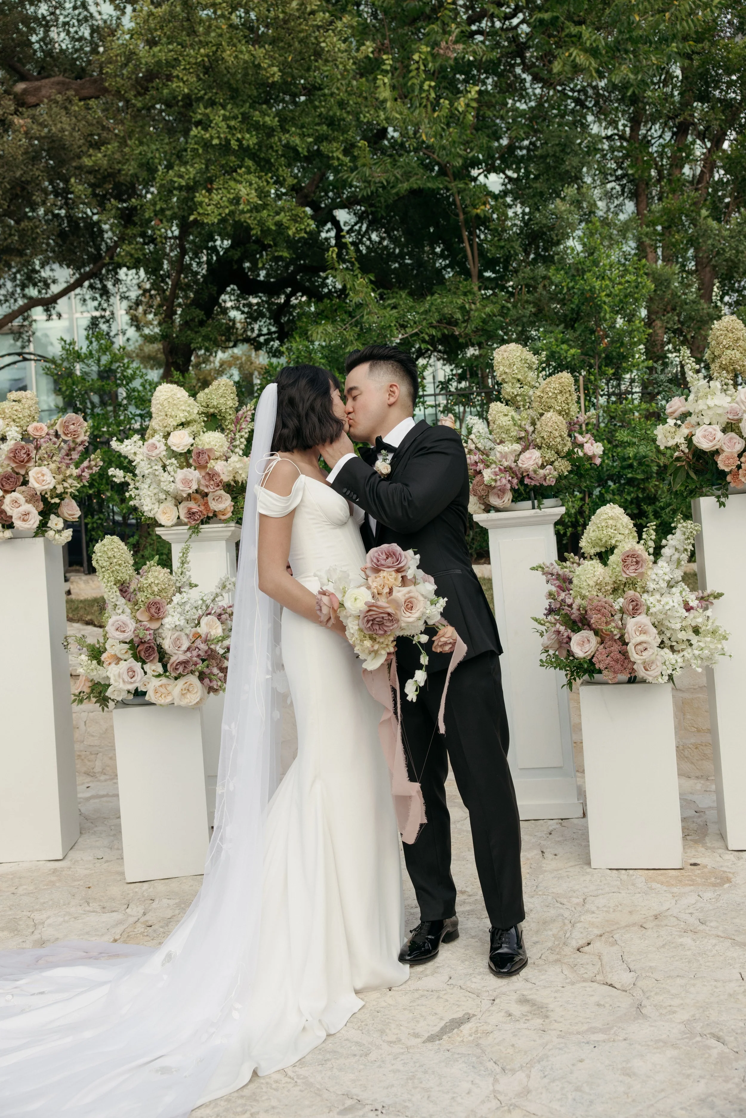 The-Allan-House-Wedding-Photographer-Luxury-High-End-Documentary-Candid-Film-Elegant-Timeless-Editorial-Asian-Vietnamese-Modern-Wedding-Pride-Prejudice-Austin-Texas-58.jpg