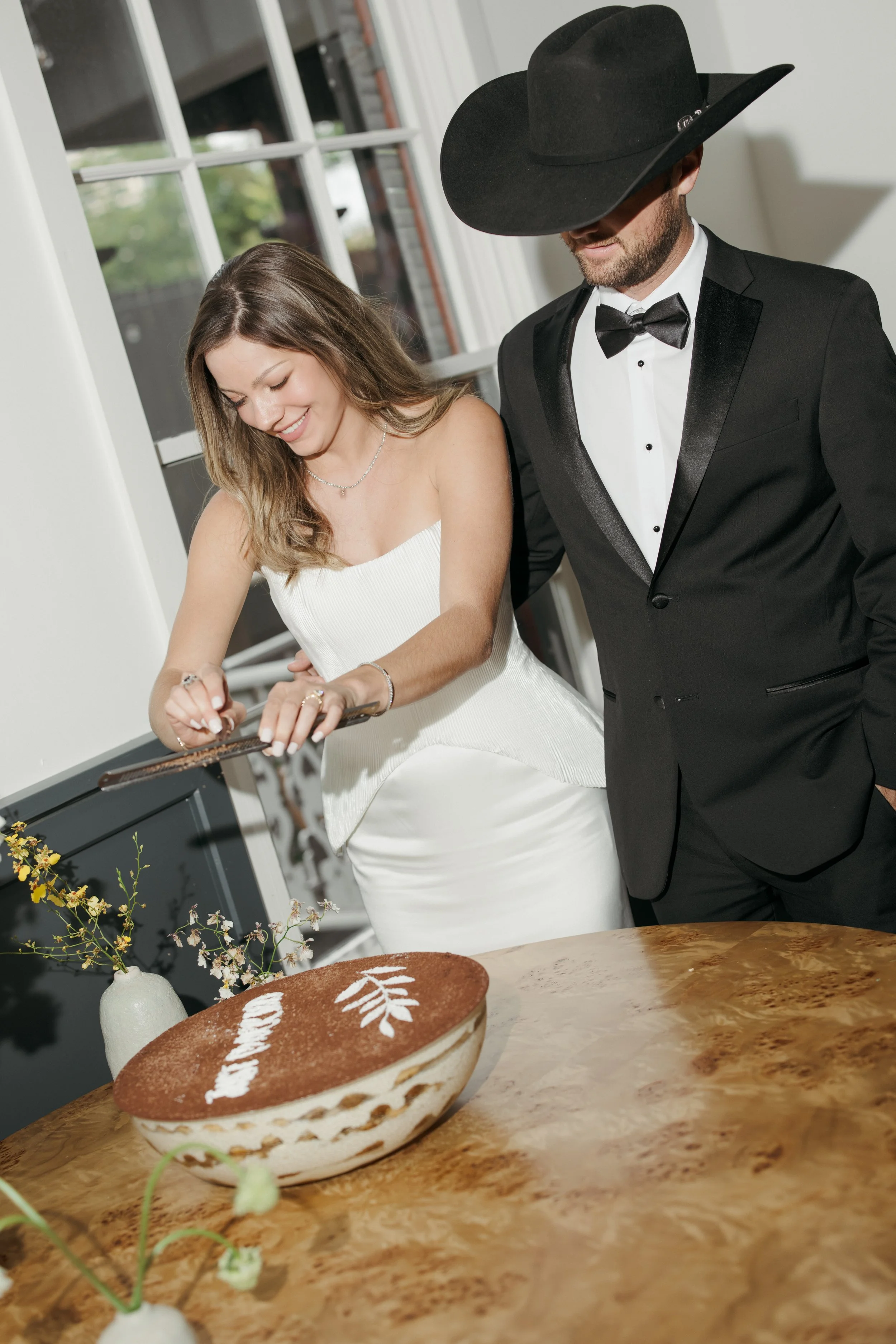 Loren Hotel wedding reception florals by Remi and Gold, Austin Texas — documentary photography by Lauren Nicole Photo