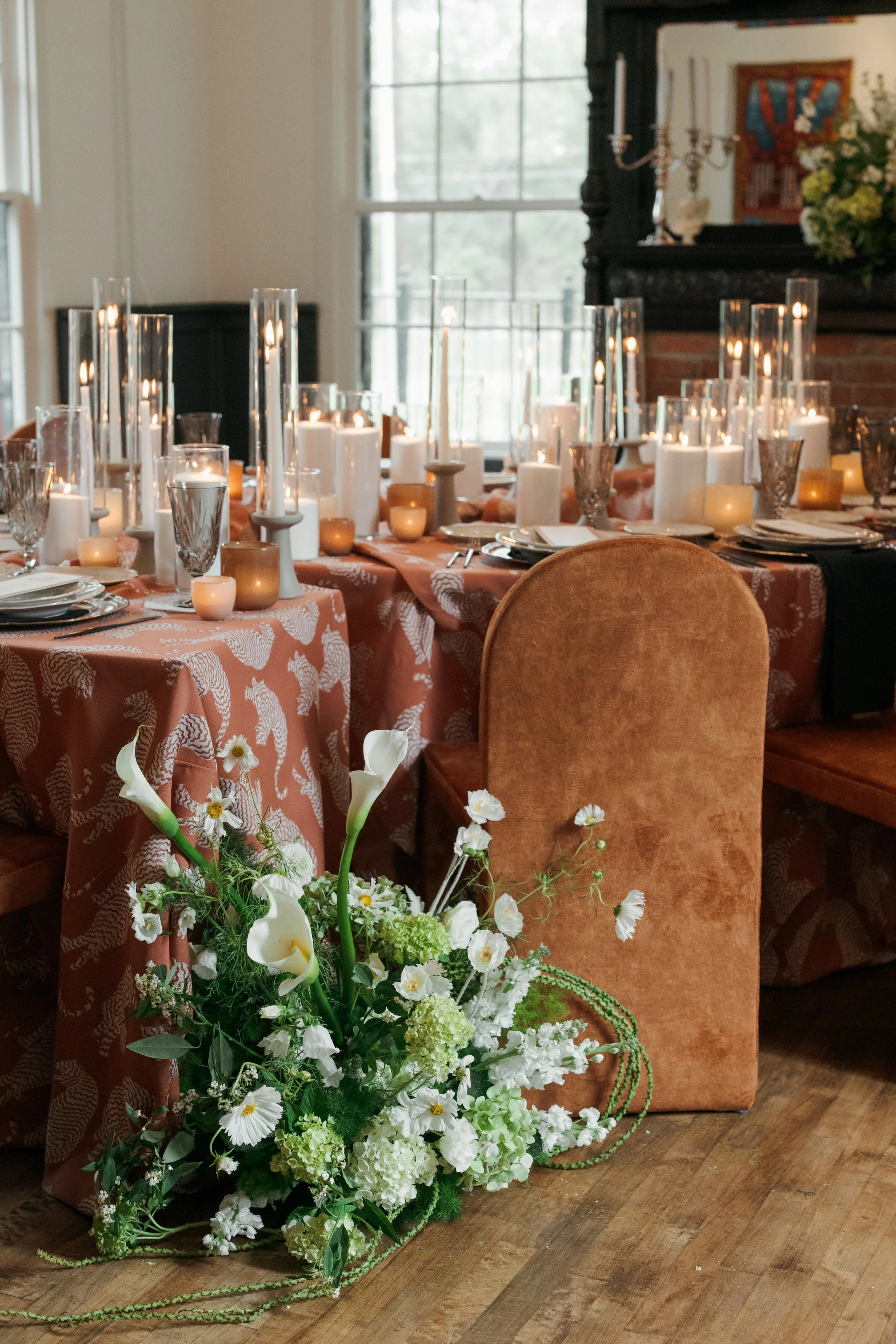 Loren Hotel wedding reception florals by Remi and Gold, Austin Texas — documentary photography by Lauren Nicole Photo