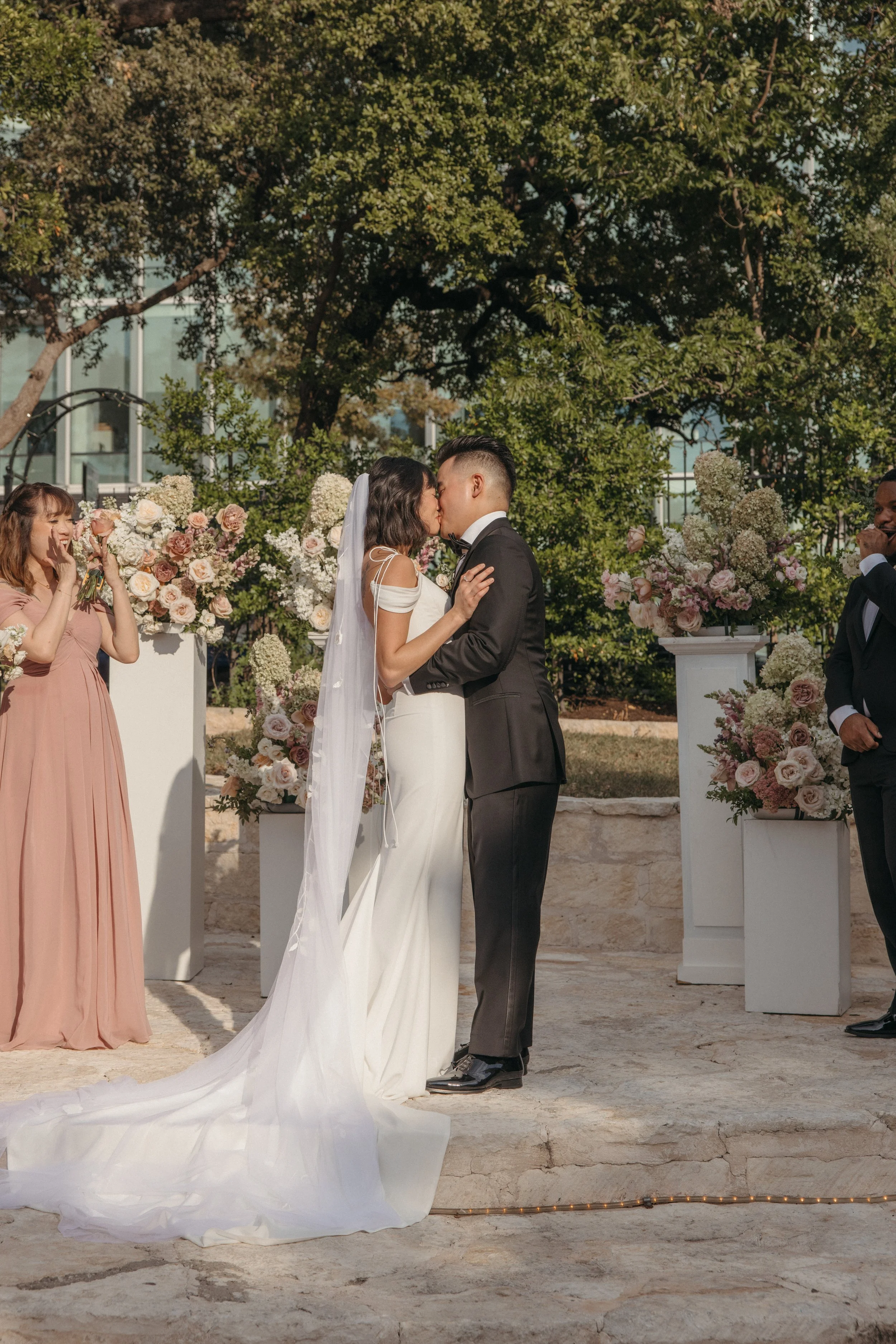 The-Allan-House-Wedding-Photographer-Luxury-High-End-Documentary-Candid-Film-Elegant-Timeless-Editorial-Asian-Vietnamese-Modern-Wedding-Pride-Prejudice-Austin-Texas-54.jpg