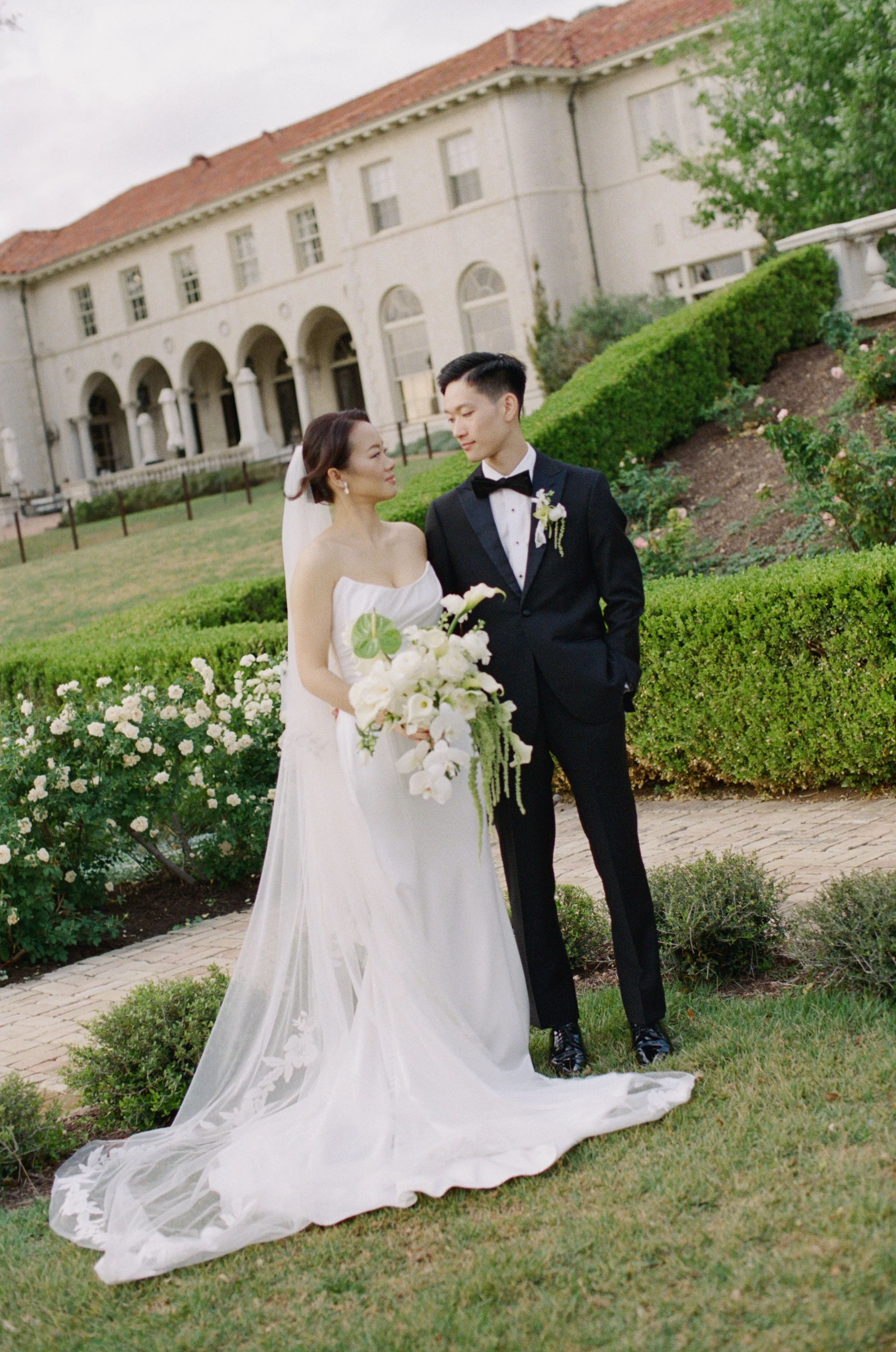 Couple portraits at Commodore Perry Estate Hyde Park Austin — luxury editorial elopement, Auberge resort photography by Lauren Nicole