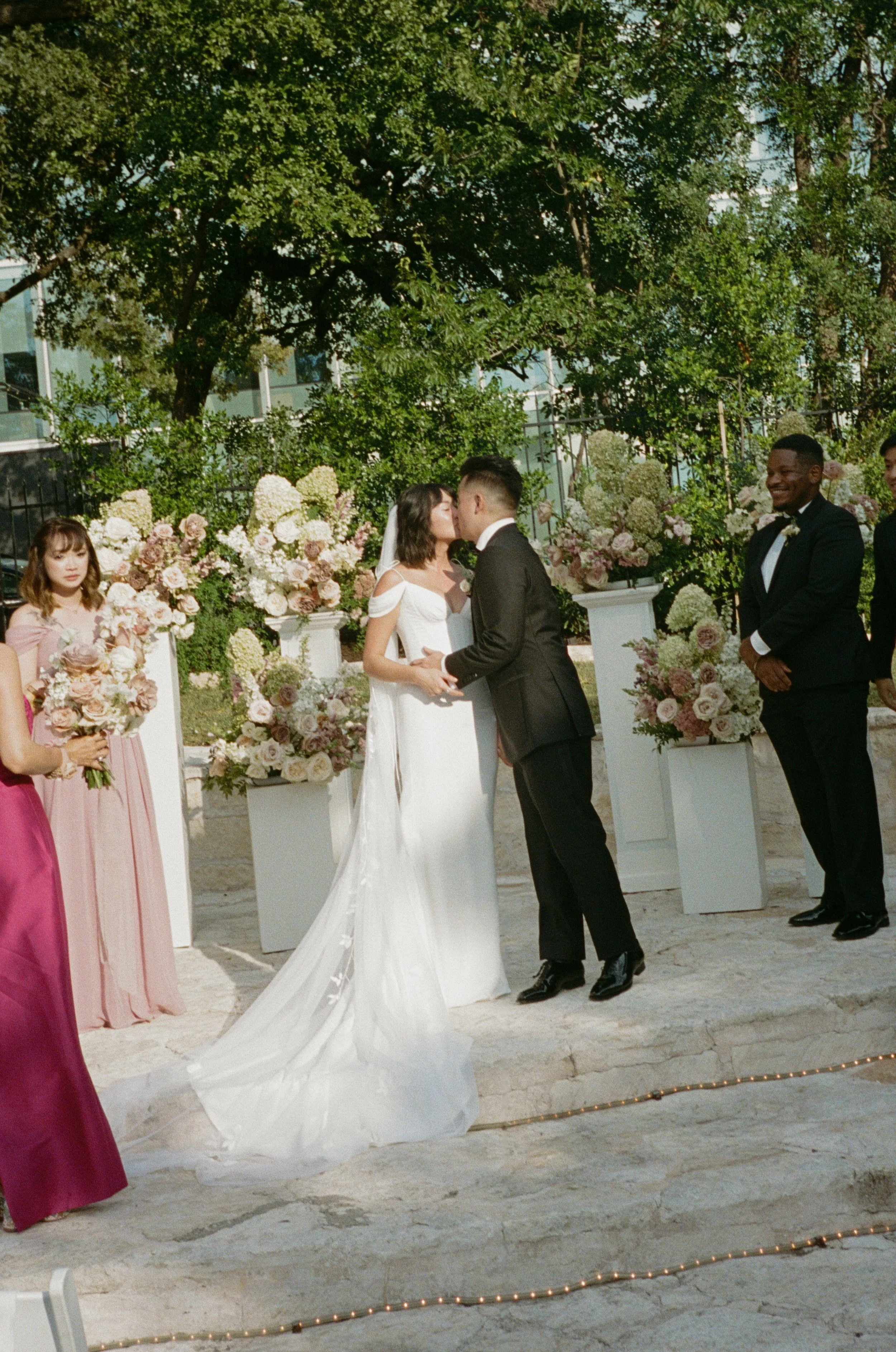 The-Allan-House-Wedding-Photographer-Luxury-High-End-Documentary-Candid-Film-Elegant-Timeless-Editorial-Asian-Vietnamese-Modern-Wedding-Pride-Prejudice-Austin-Texas-55.jpg