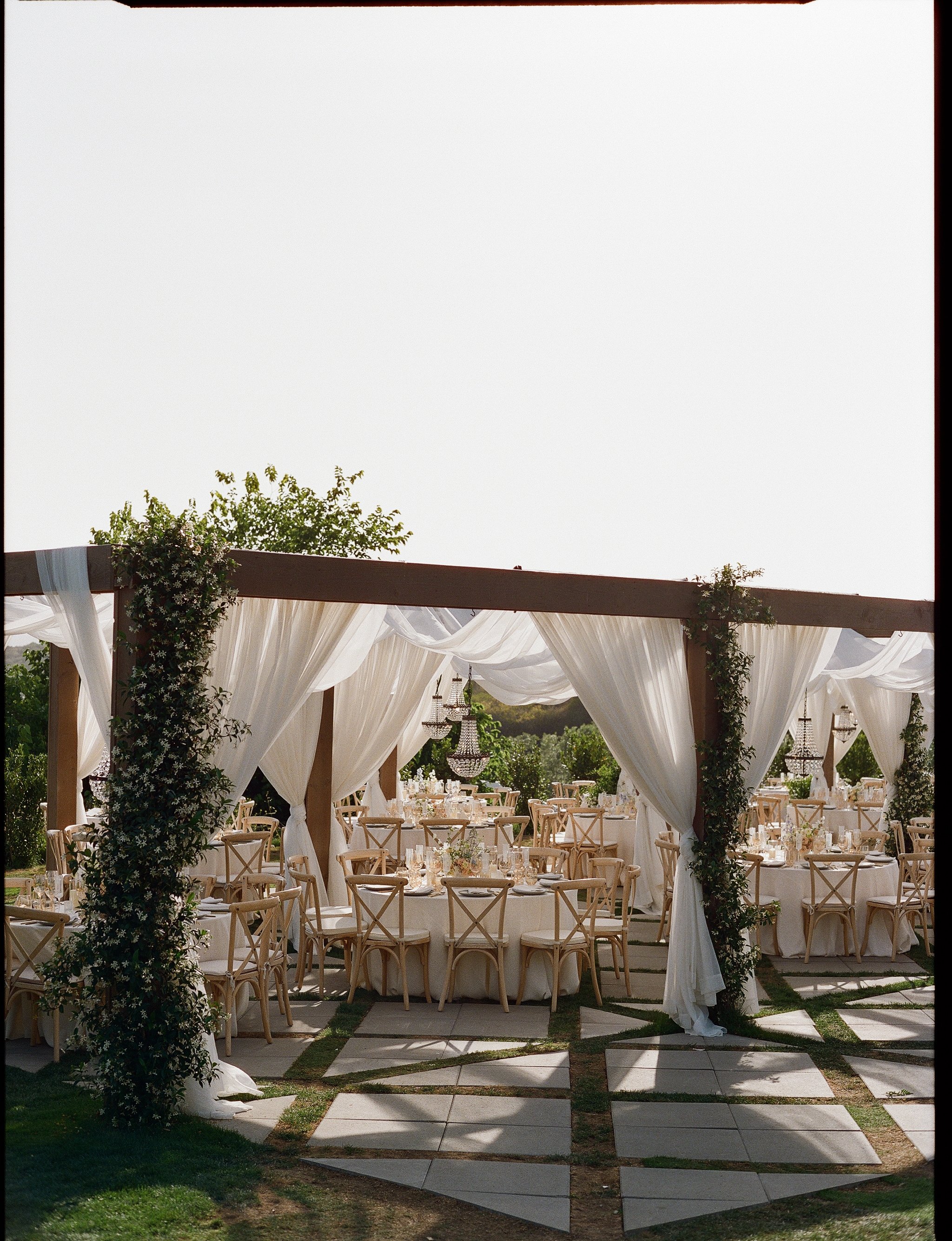 Jeune-perche-wedding-photographer-san-diego-fallbrook-california-documentary-luxury-editorial-elevated-fashion-whimsical-timeless-candid-film-analog-high-end-effortless-wedding-photos-160.jpg