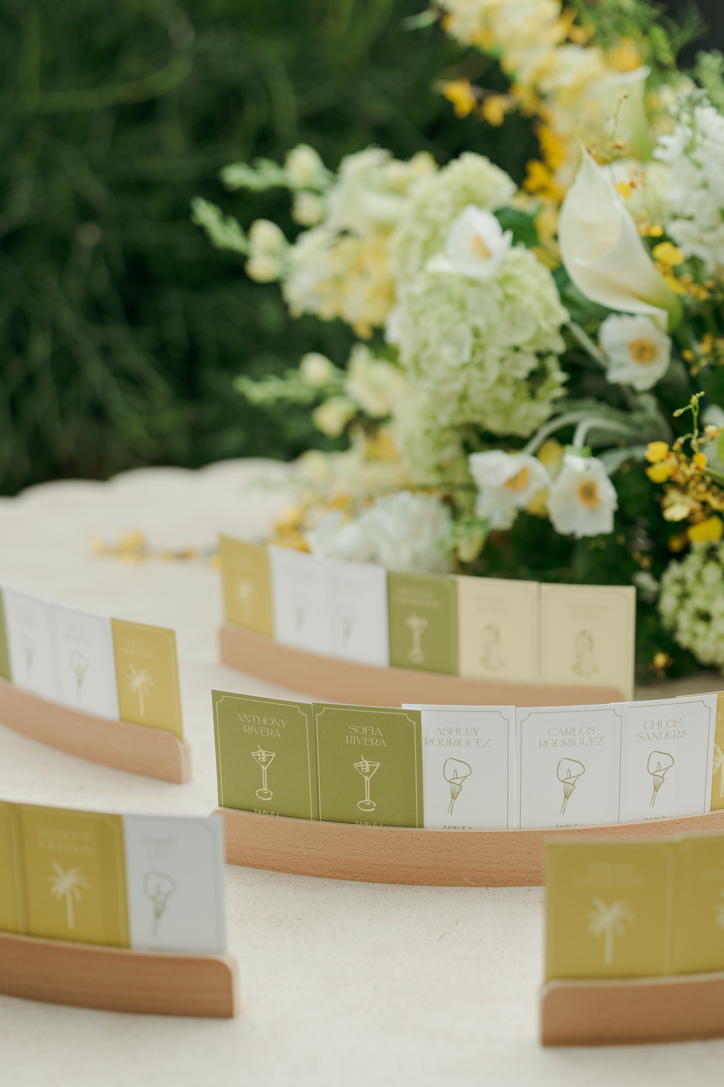 Loren Hotel wedding reception florals by Remi and Gold, Austin Texas — documentary photography by Lauren Nicole Photo