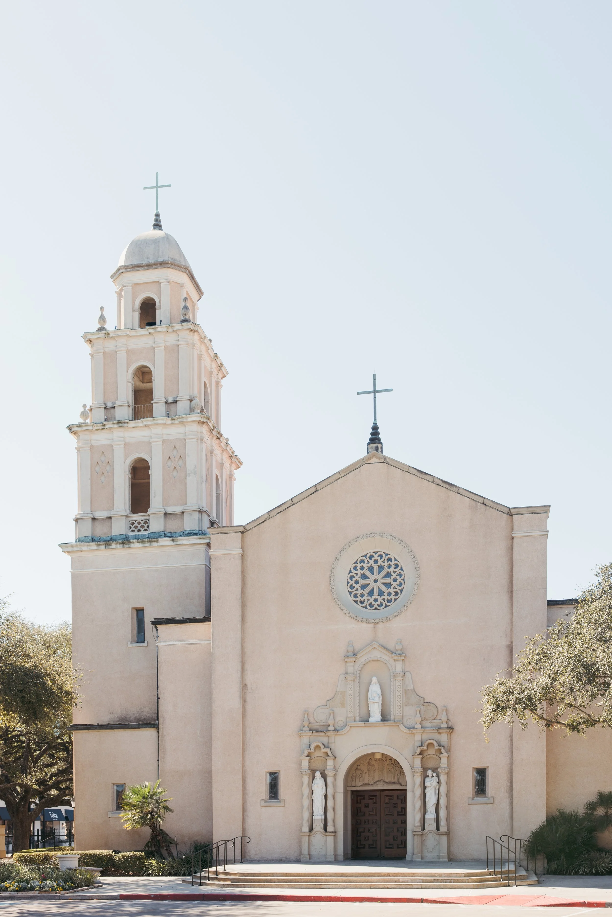 Traditional Catholic wedding ceremony and Le Tesserae reception, Houston Texas — Keely Thorne Events, editorial documentary photography by Lauren Nicole Photo