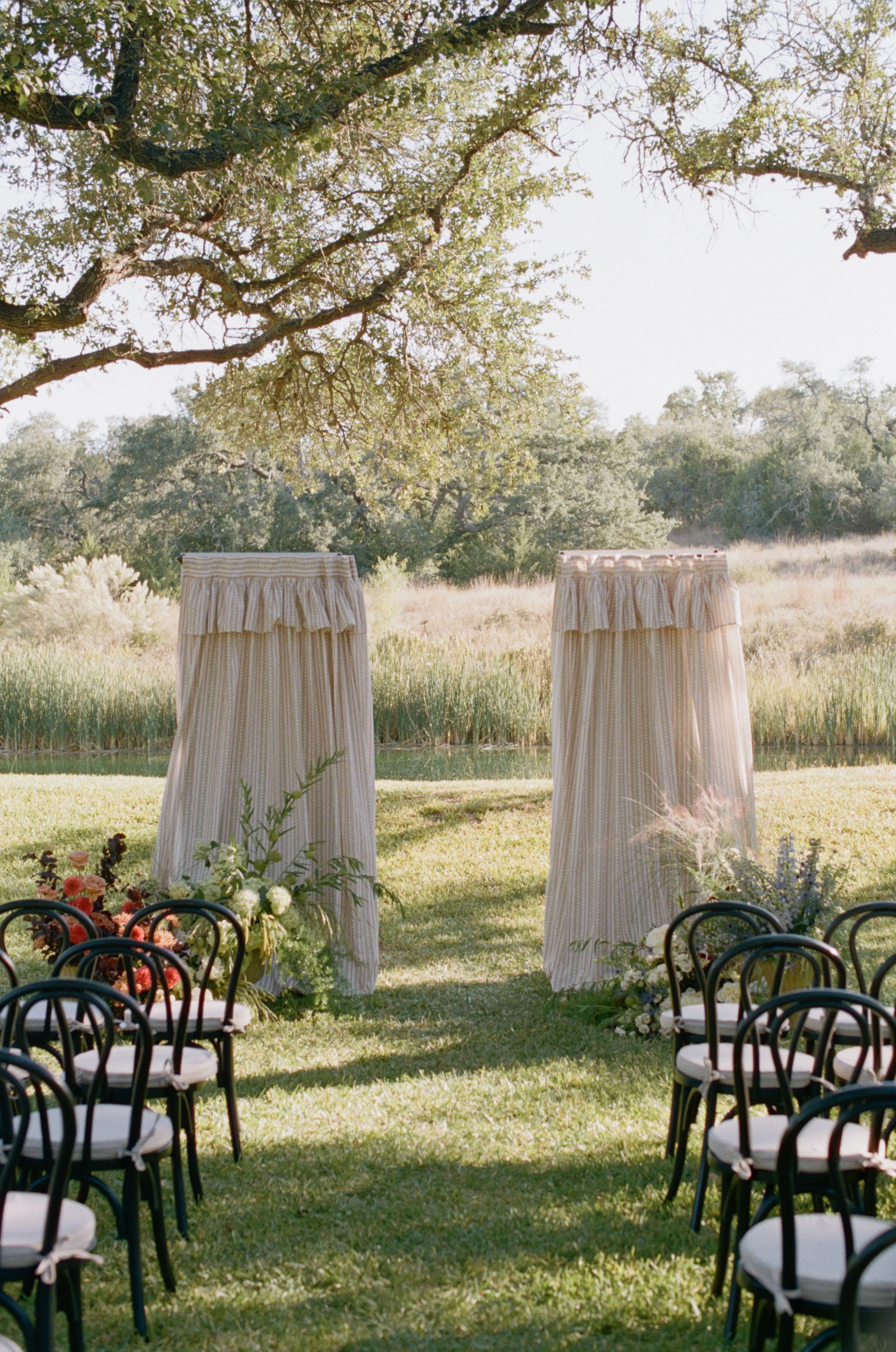 Addison-Grove-Austin-Texas-LBV-Design-House-Autumn-Cottage-Romantic-Elevated-Organic-Editorial-Wedding-Photographer-Luxury-High-End-Film-Analog-Intimate-Documentary-Fashion-Forward-35.jpg