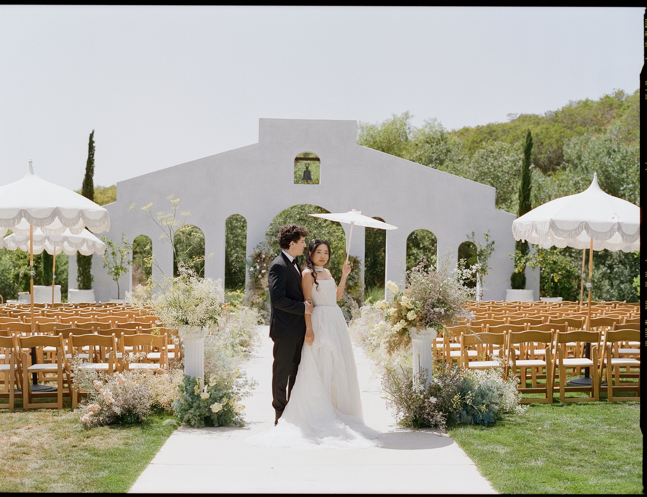 Jeune-perche-wedding-photographer-san-diego-fallbrook-california-documentary-luxury-editorial-elevated-fashion-whimsical-timeless-candid-film-analog-high-end-effortless-wedding-photos-074.jpg