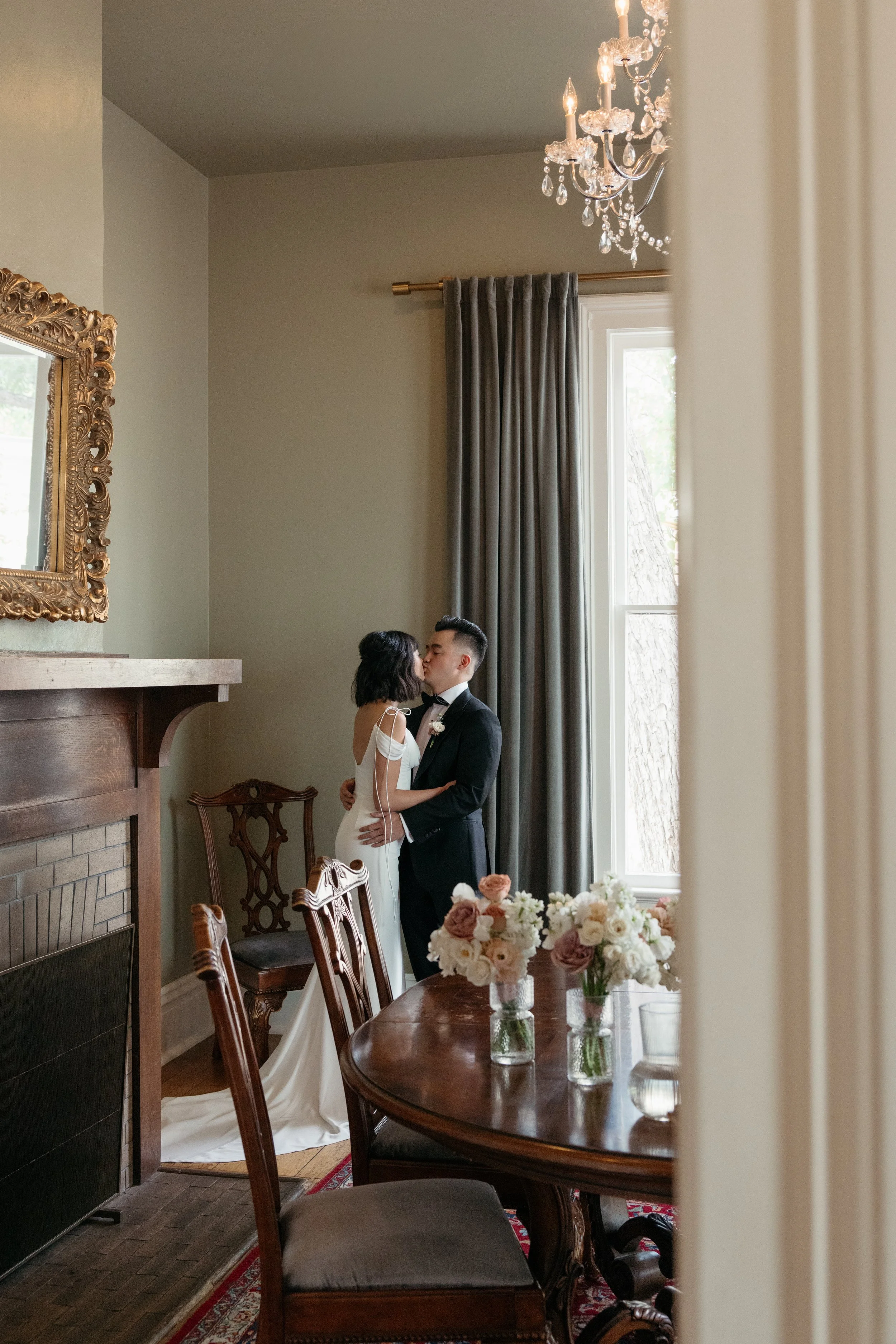 The-Allan-House-Wedding-Photographer-Luxury-High-End-Documentary-Candid-Film-Elegant-Timeless-Editorial-Asian-Vietnamese-Modern-Wedding-Pride-Prejudice-Austin-Texas-30.jpg