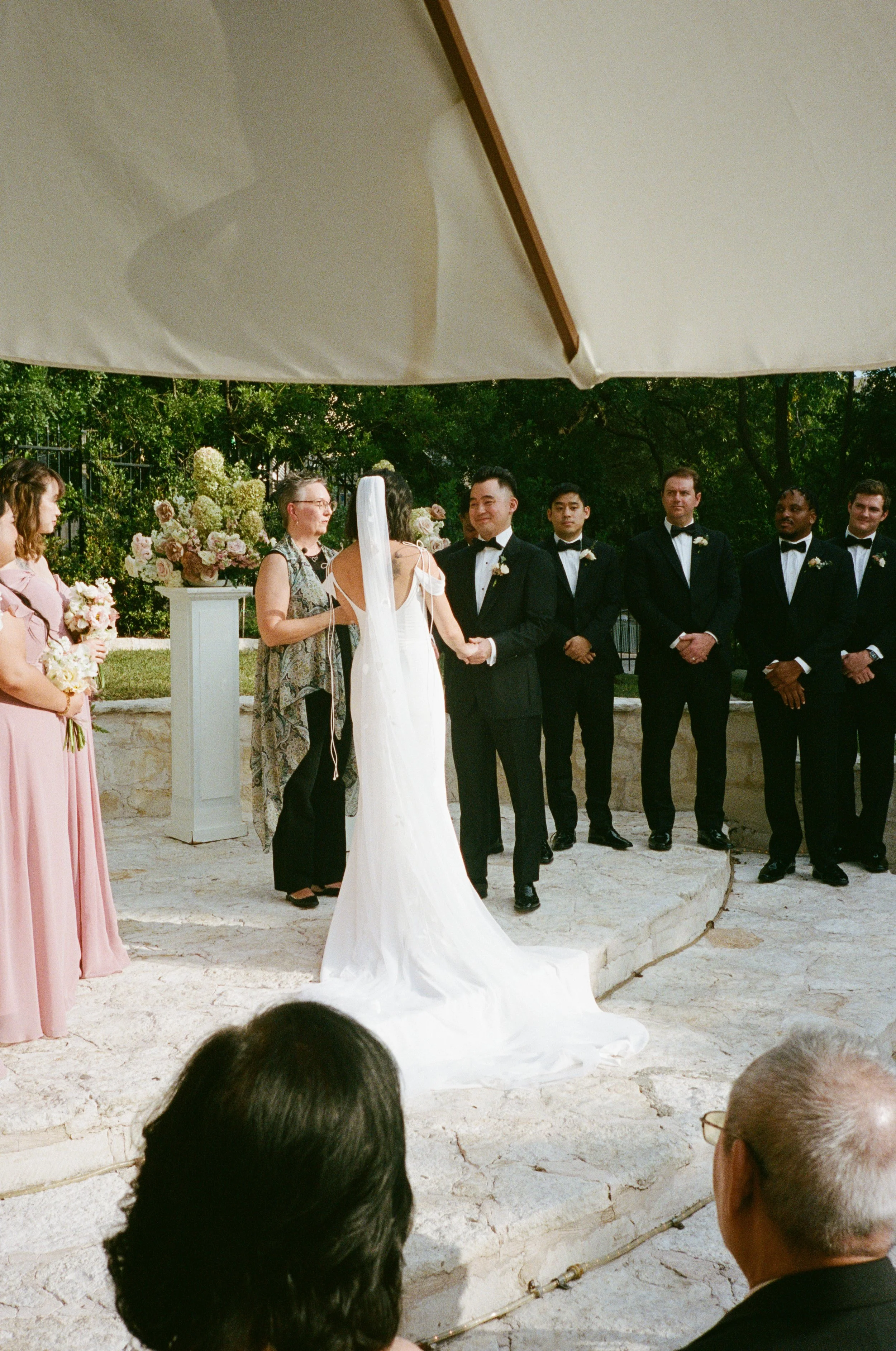 The-Allan-House-Wedding-Photographer-Luxury-High-End-Documentary-Candid-Film-Elegant-Timeless-Editorial-Asian-Vietnamese-Modern-Wedding-Pride-Prejudice-Austin-Texas-47.jpg