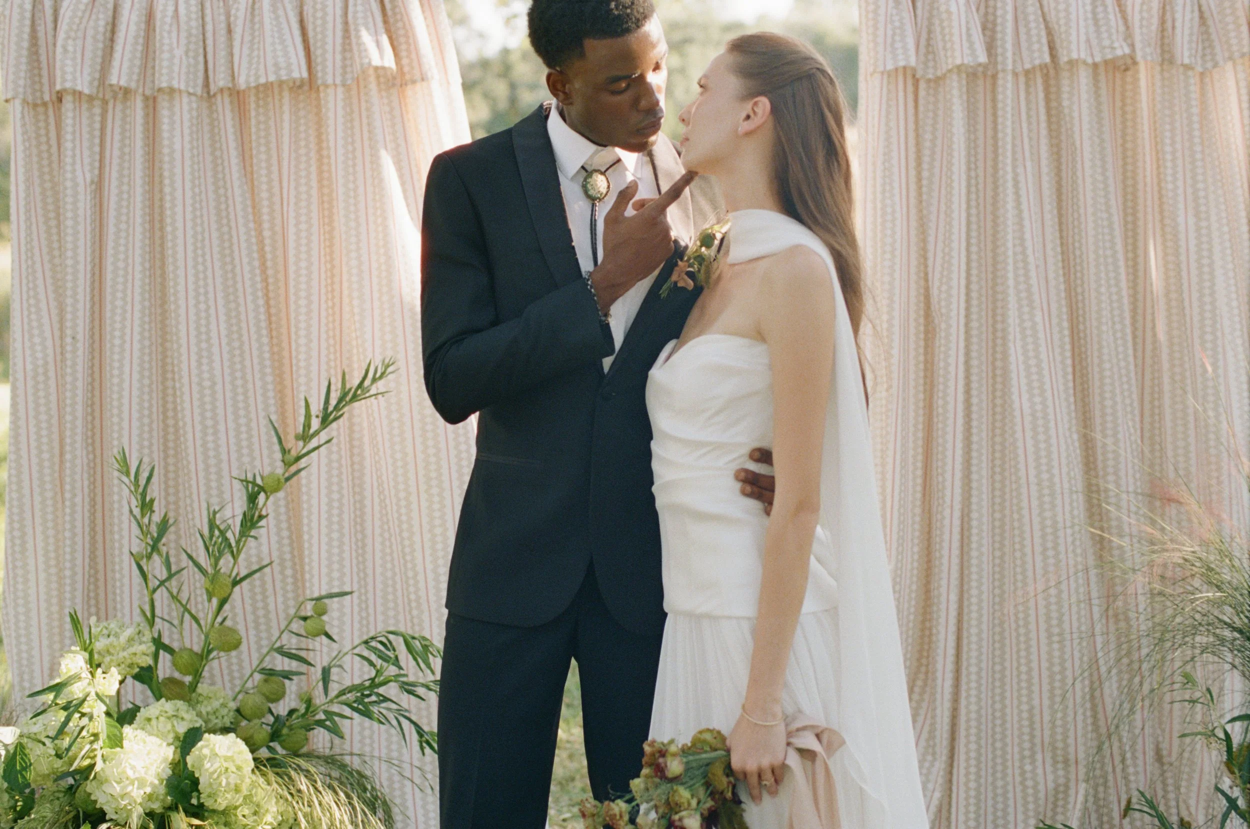 Addison-Grove-Austin-Texas-LBV-Design-House-Autumn-Cottage-Romantic-Elevated-Organic-Editorial-Wedding-Photographer-Luxury-High-End-Film-Analog-Intimate-Documentary-Fashion-Forward-51.jpg