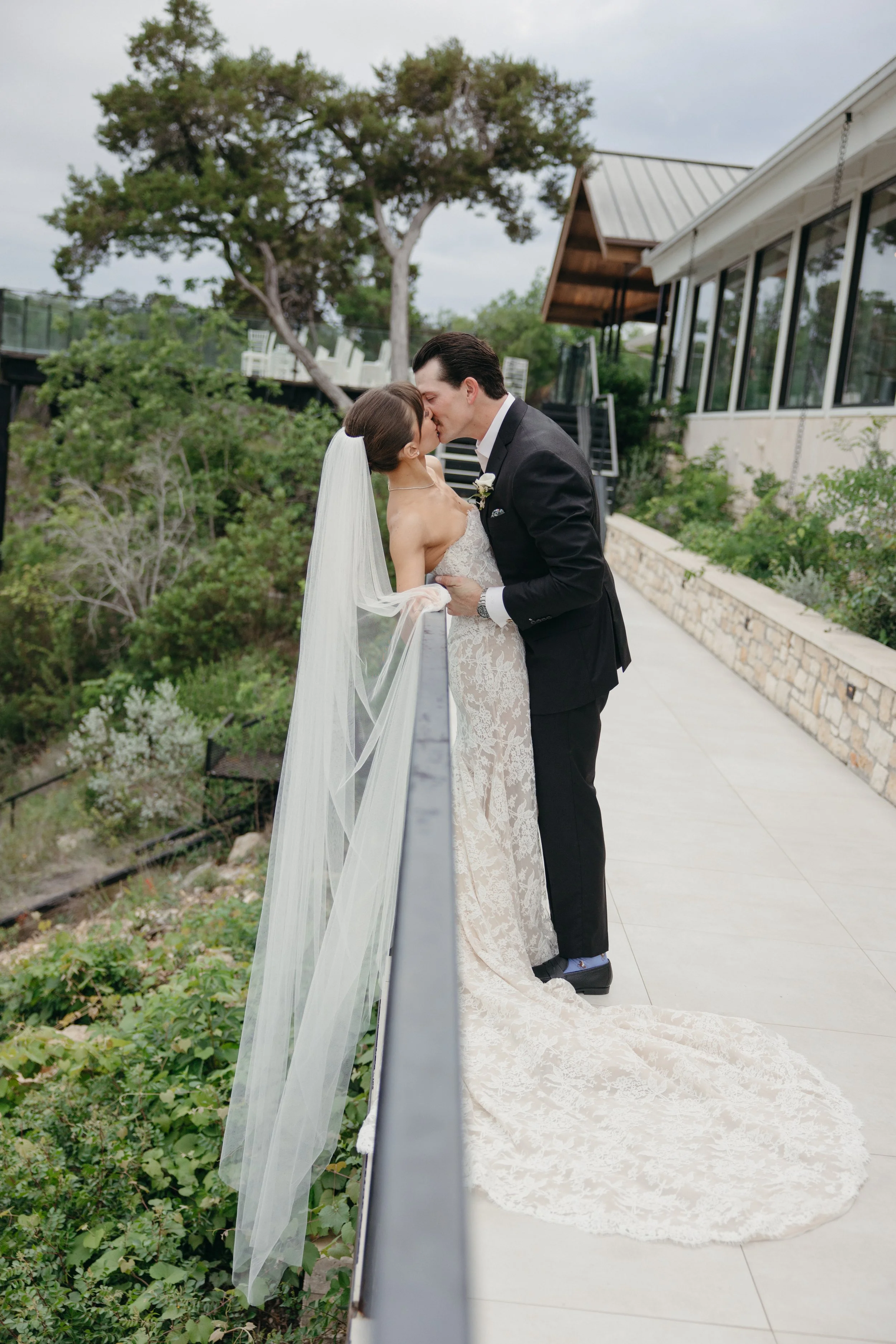 Videre-Estate-Austin-Texas-Wedding-Photographer-Dana-Harel-Design-Kentucky-Derby-Black-White-Attire-Christian-Louboutin-Minimal-Florals-Drapery-Romantic-Classy-Luxury-Editorial-Film-Candid-Documentary-071.jpg