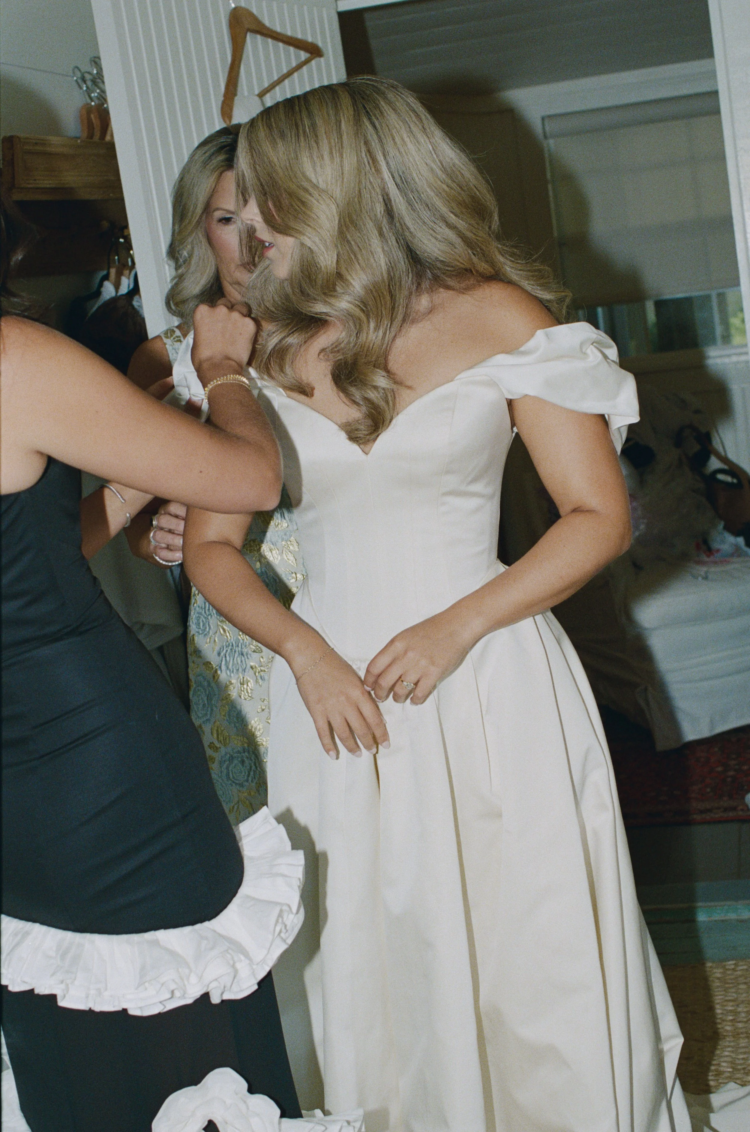 Southern country western chic wedding at Hotel Lulu, Round Top Texas — Betts and Co Events, film photography by Lauren Nicole Photo