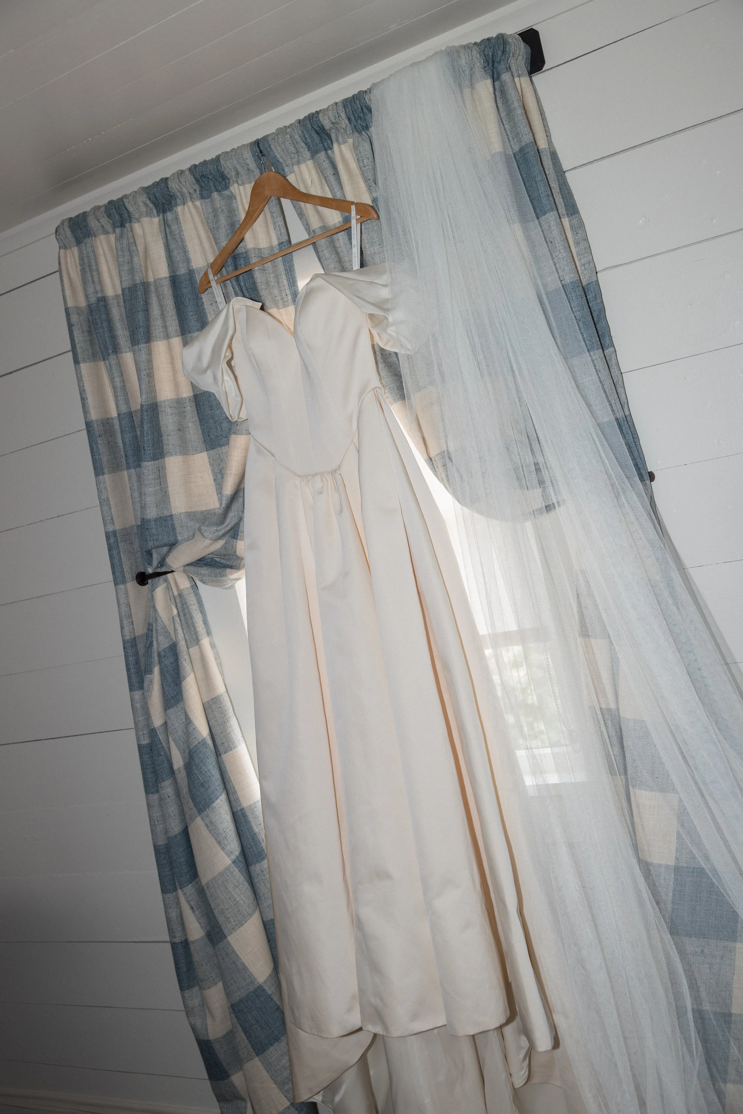 Southern country western chic wedding at Hotel Lulu, Round Top Texas — Betts and Co Events, film photography by Lauren Nicole Photo