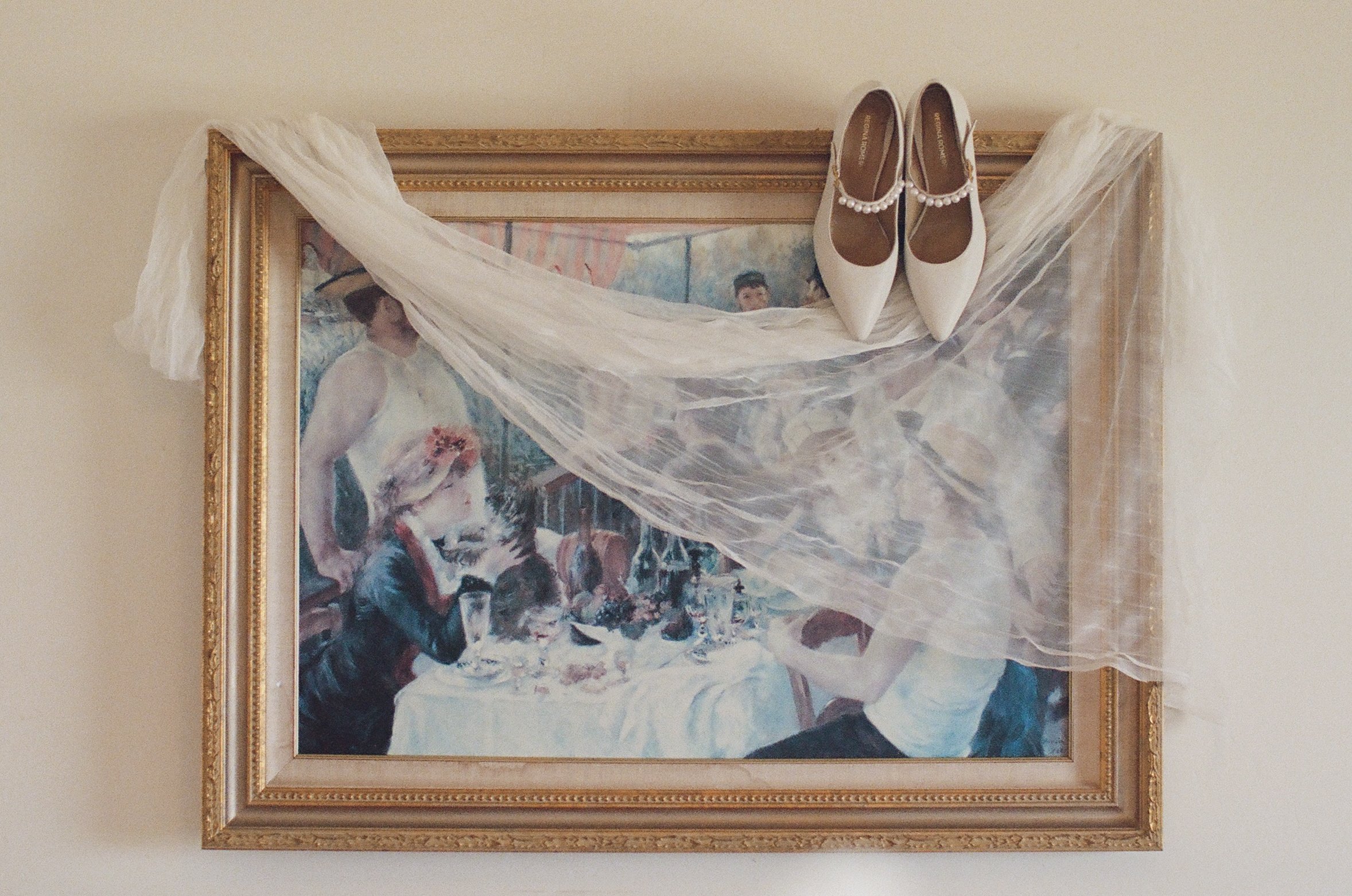 Jeune-perche-wedding-photographer-san-diego-fallbrook-california-documentary-luxury-editorial-elevated-fashion-whimsical-timeless-candid-film-analog-high-end-effortless-wedding-photos-020.jpg