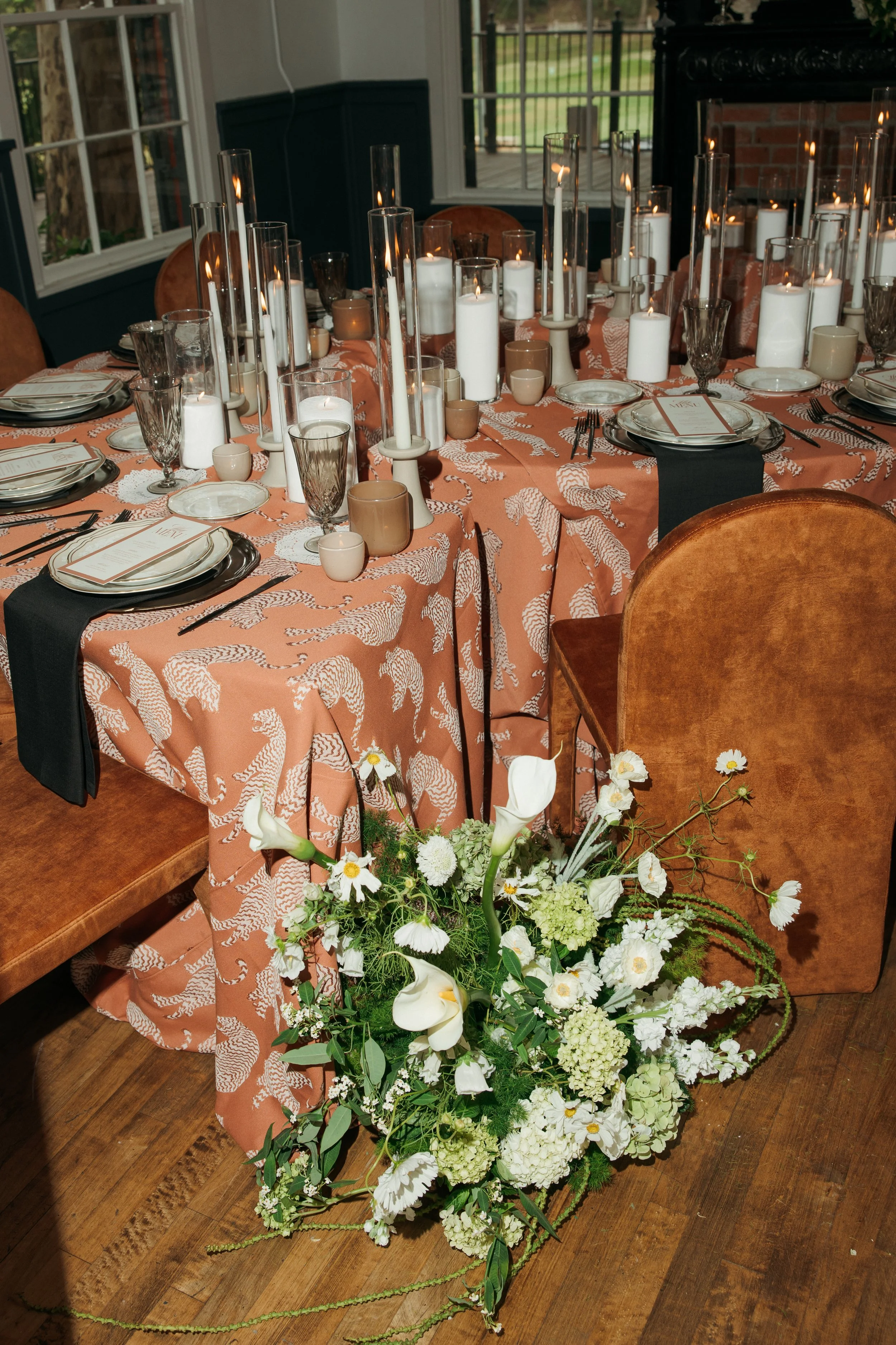 Loren Hotel wedding reception florals by Remi and Gold, Austin Texas — documentary photography by Lauren Nicole Photo