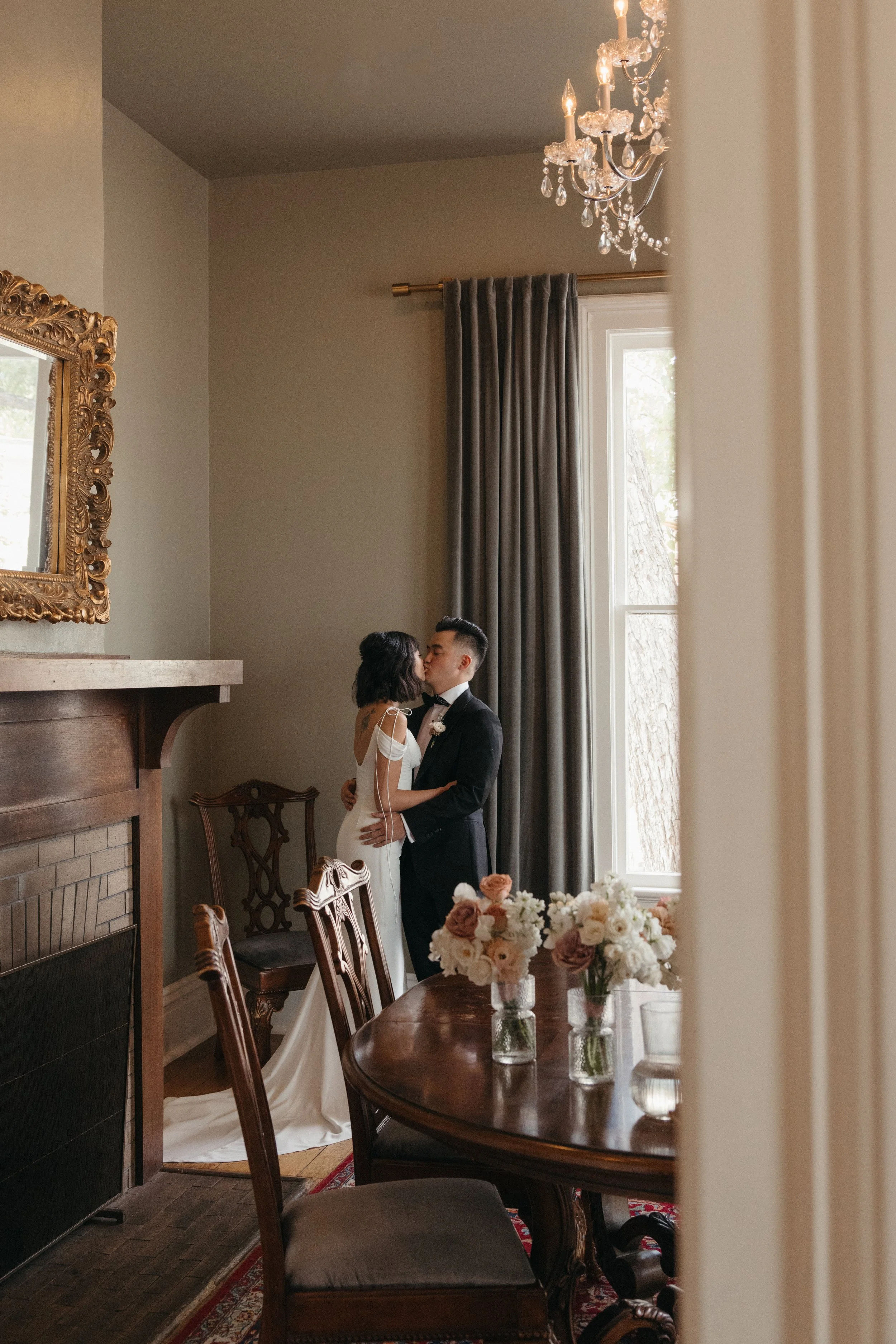 The-Allan-House-Wedding-Photographer-Luxury-High-End-Documentary-Candid-Film-Elegant-Timeless-Editorial-Asian-Vietnamese-Modern-Wedding-Pride-Prejudice-Austin-Texas-30.jpg