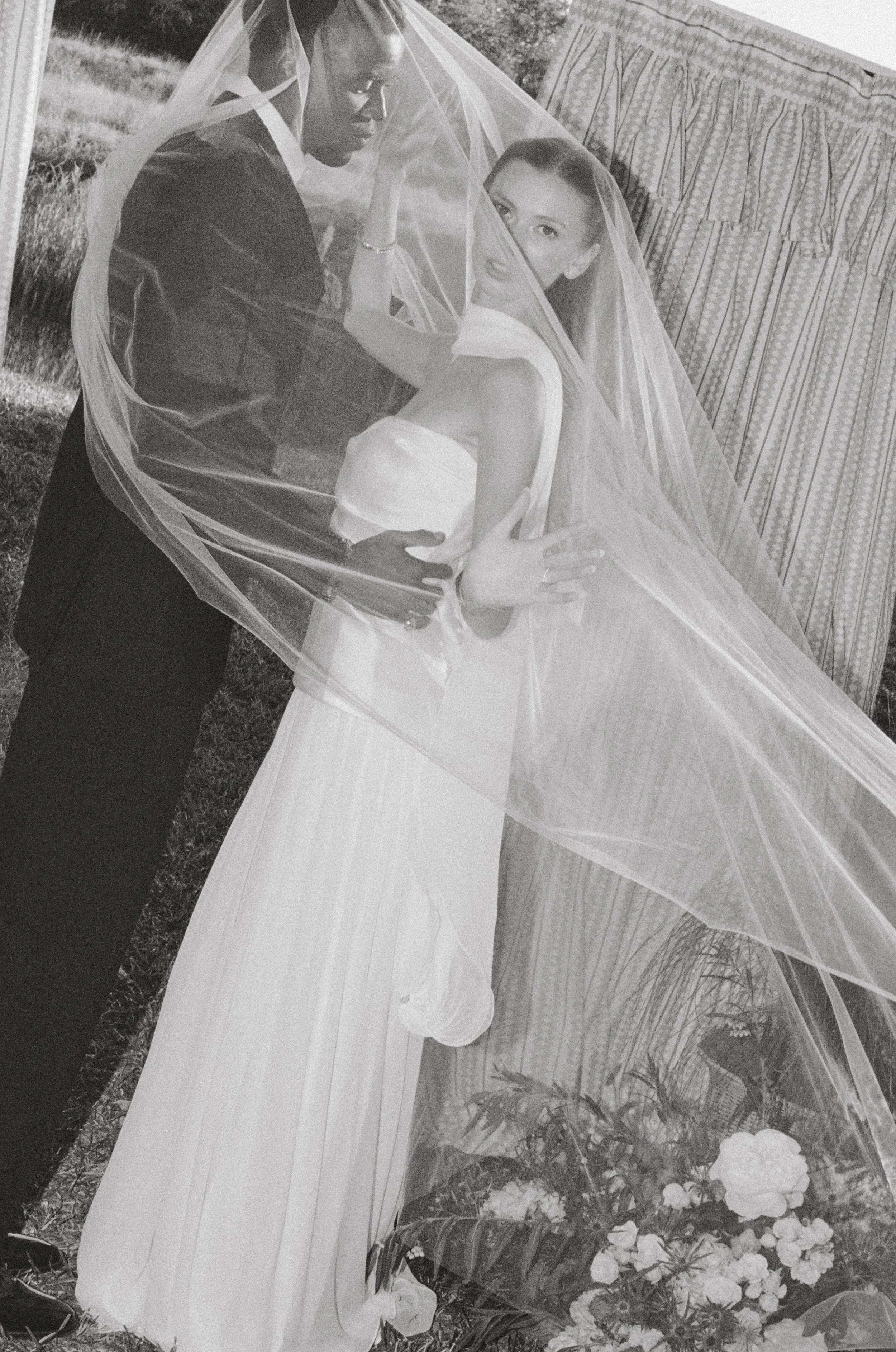 Addison-Grove-Austin-Texas-LBV-Design-House-Autumn-Cottage-Romantic-Elevated-Organic-Editorial-Wedding-Photographer-Luxury-High-End-Film-Analog-Intimate-Documentary-Fashion-Forward-39.jpg