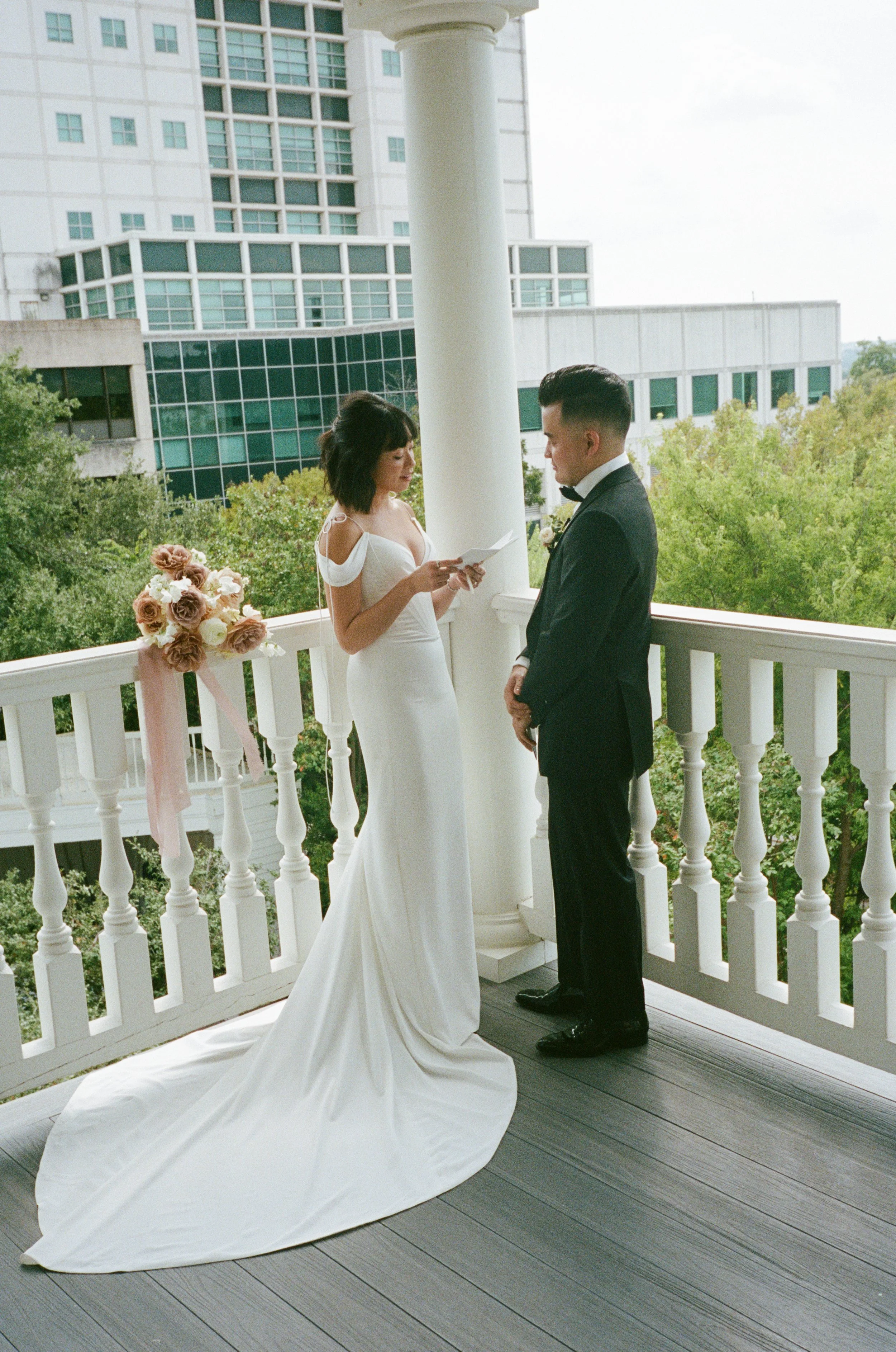 The-Allan-House-Wedding-Photographer-Luxury-High-End-Documentary-Candid-Film-Elegant-Timeless-Editorial-Asian-Vietnamese-Modern-Wedding-Pride-Prejudice-Austin-Texas-21.jpg