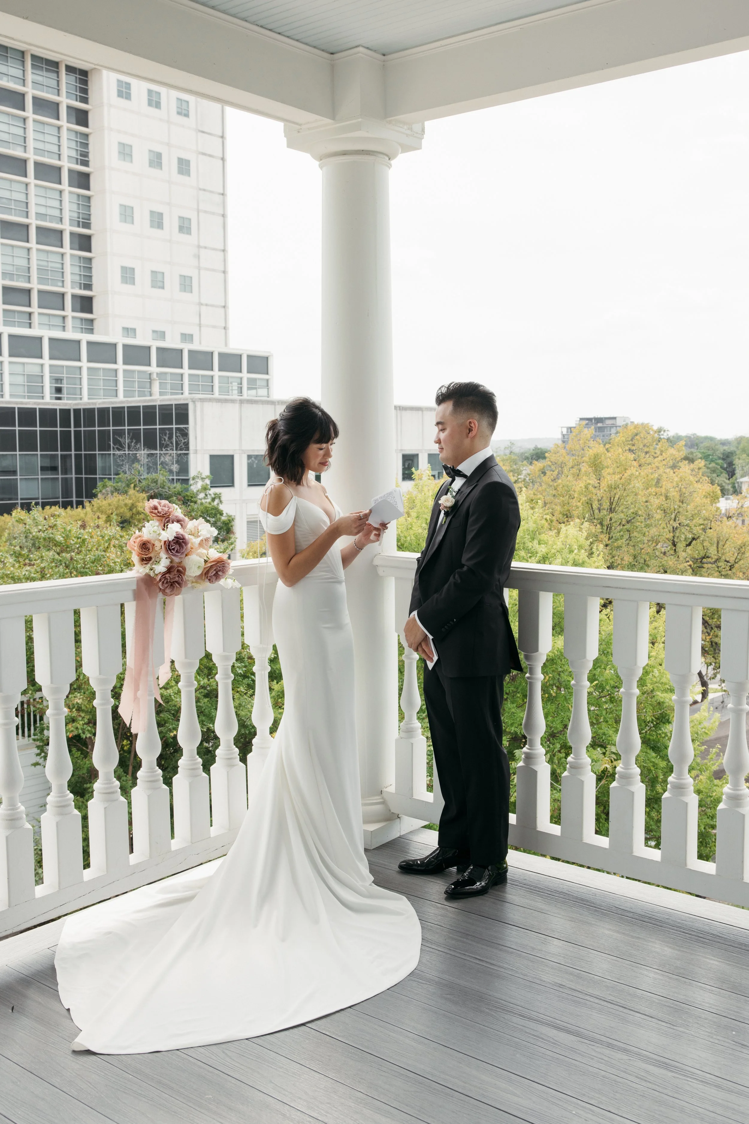 The-Allan-House-Wedding-Photographer-Luxury-High-End-Documentary-Candid-Film-Elegant-Timeless-Editorial-Asian-Vietnamese-Modern-Wedding-Pride-Prejudice-Austin-Texas-20.jpg